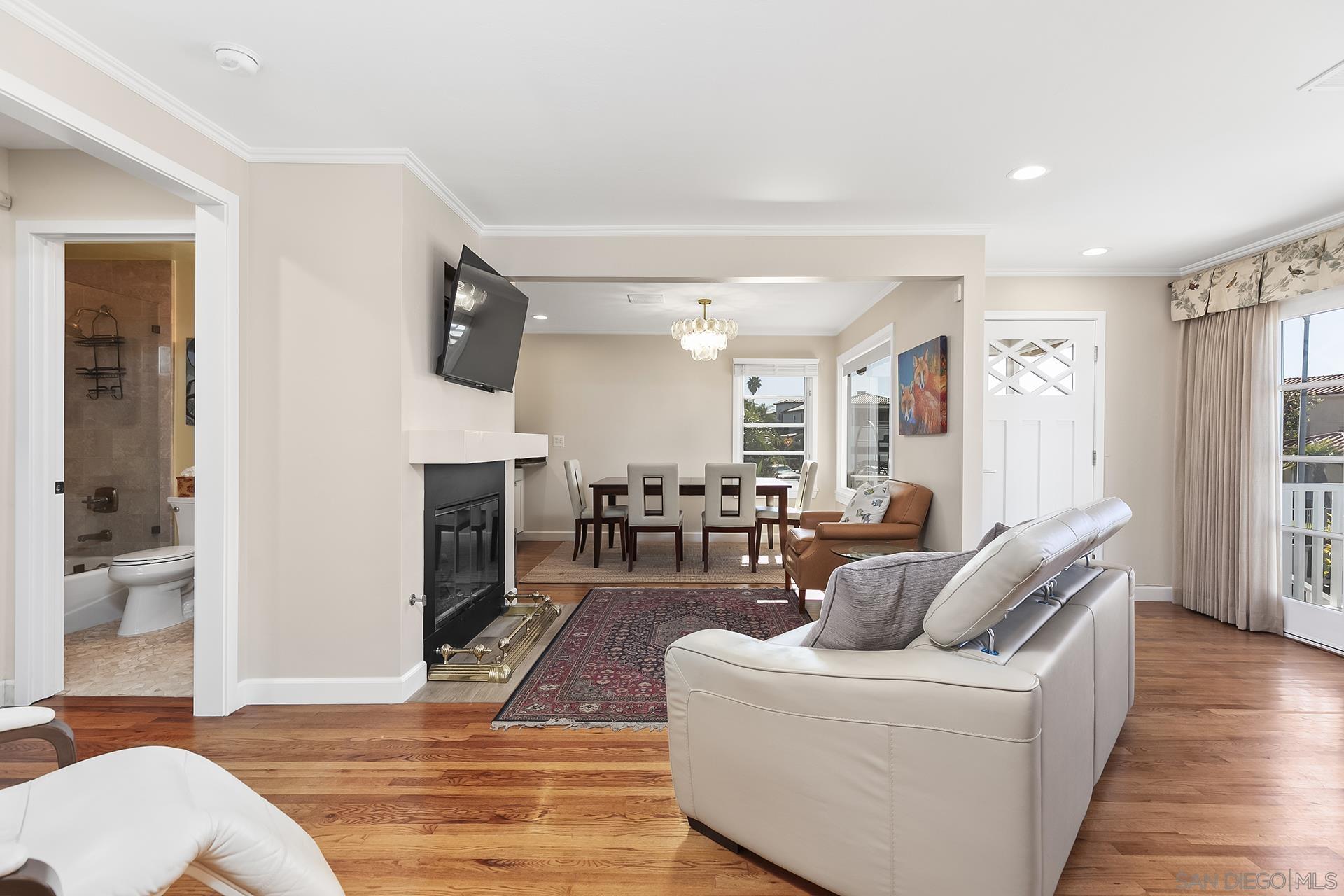 Detail Gallery Image 5 of 31 For 5741  Chelsea Ave, La Jolla,  CA 92037 - 3 Beds | 2 Baths