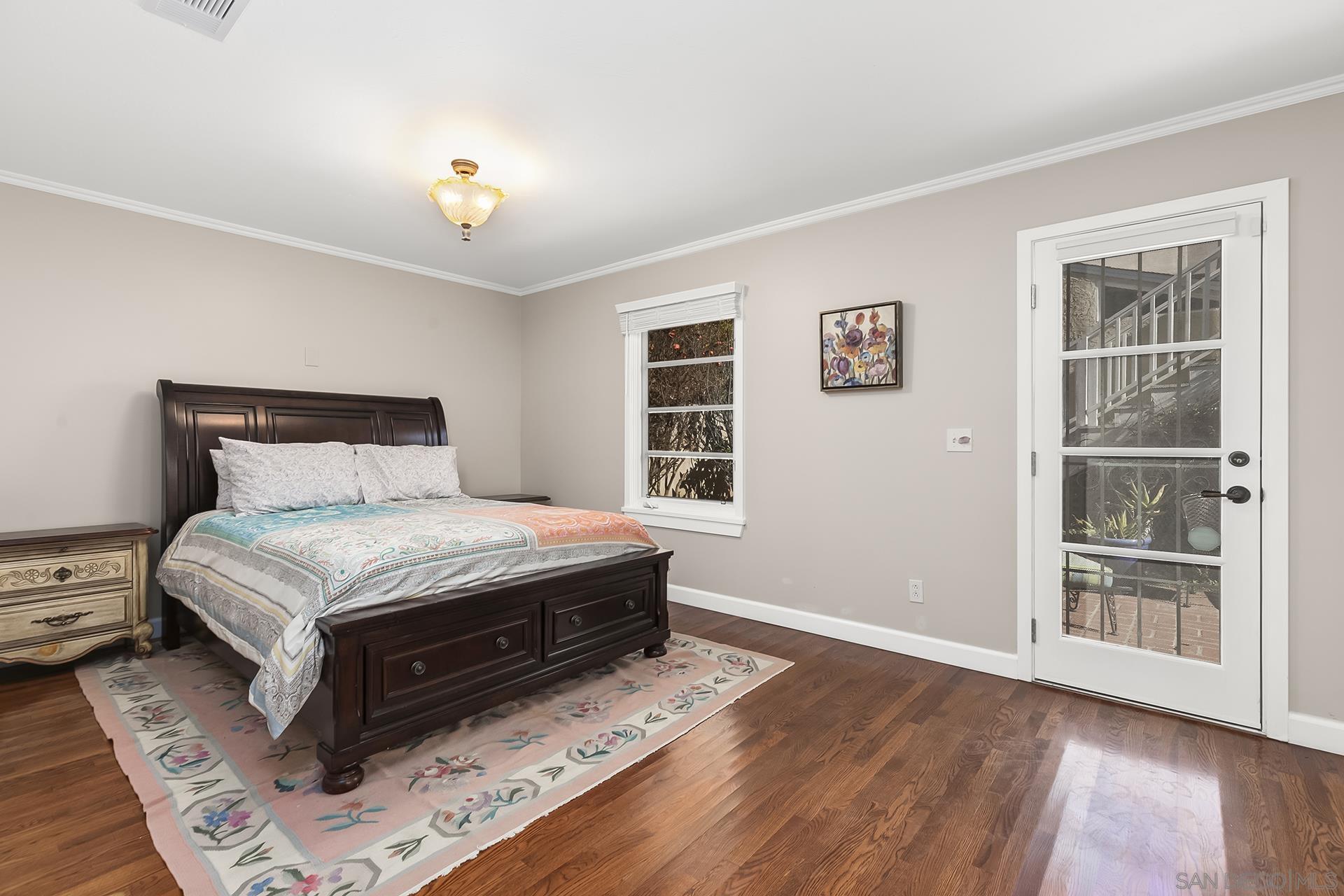 Detail Gallery Image 9 of 31 For 5741  Chelsea Ave, La Jolla,  CA 92037 - 3 Beds | 2 Baths