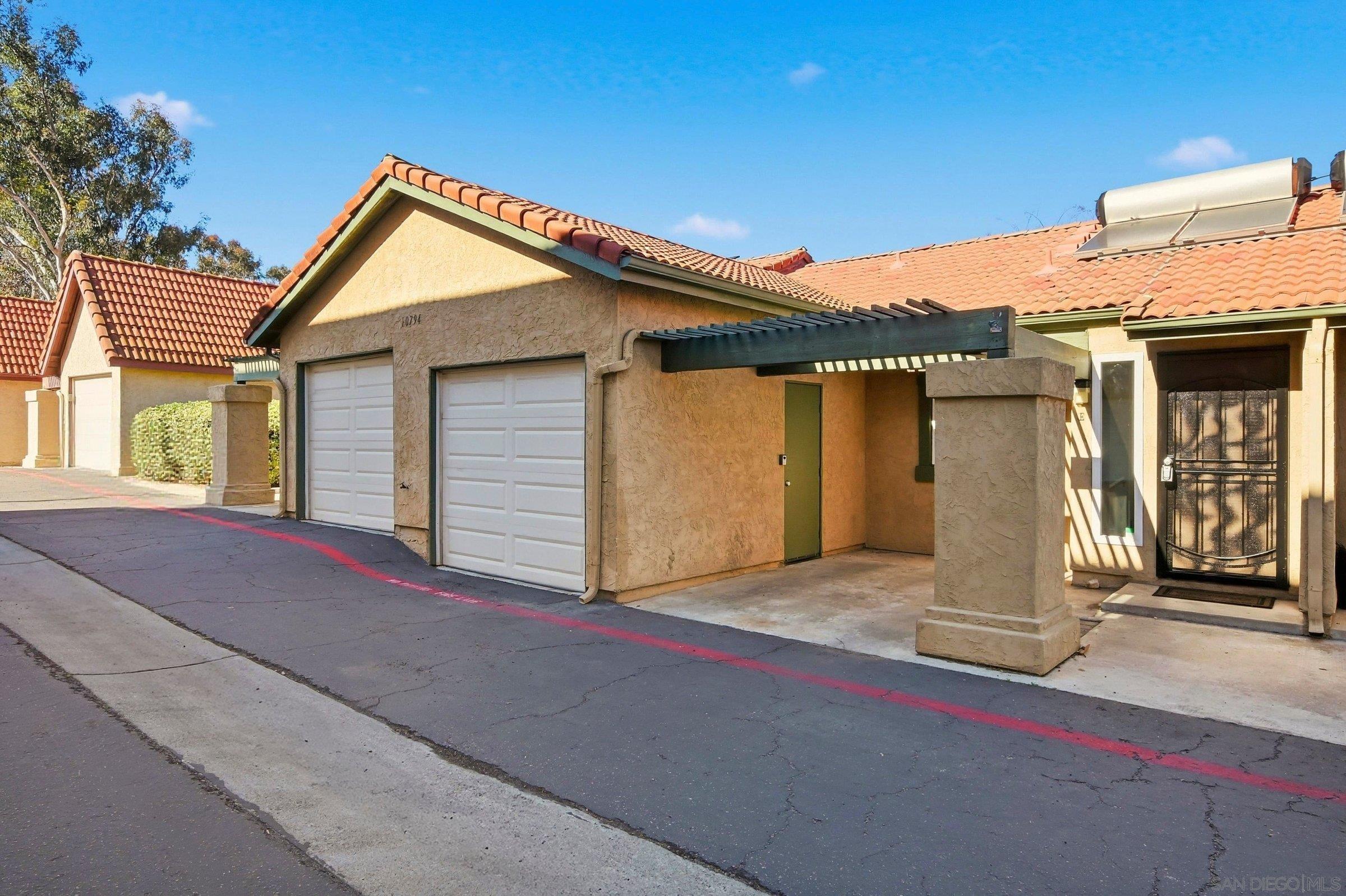 Detail Gallery Image 2 of 27 For 10794  Jeanne Ter  #E,  Santee,  CA 92071 - 2 Beds | 2/1 Baths