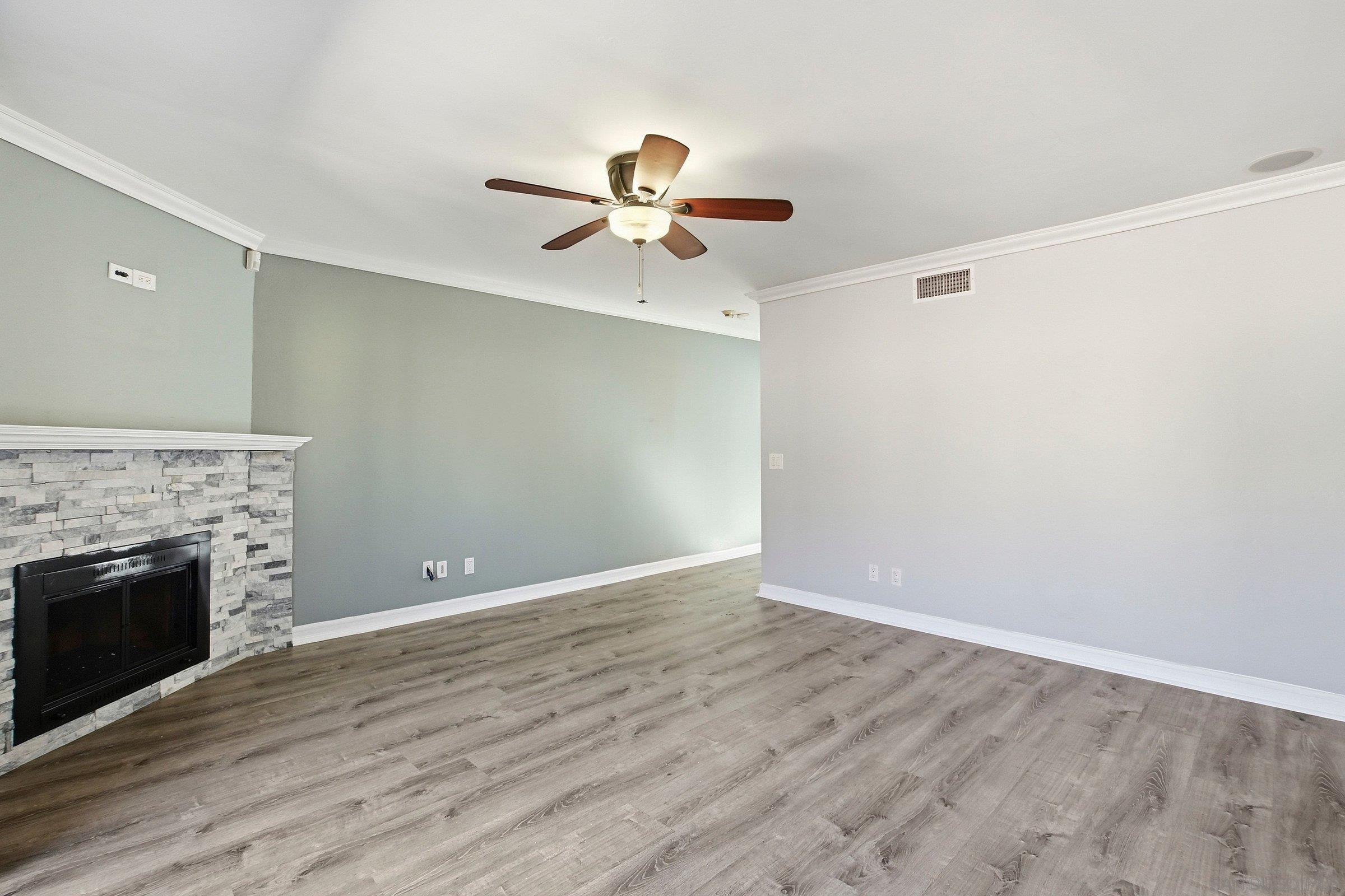 Detail Gallery Image 4 of 27 For 10794  Jeanne Ter  #E,  Santee,  CA 92071 - 2 Beds | 2/1 Baths
