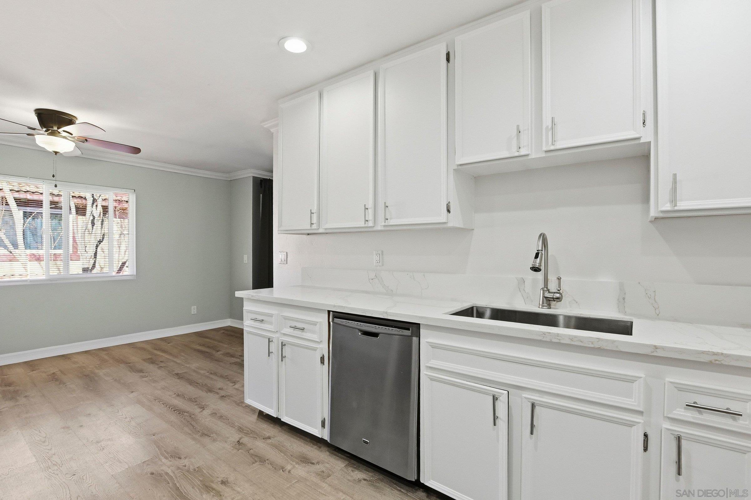 Detail Gallery Image 9 of 27 For 10794  Jeanne Ter  #E,  Santee,  CA 92071 - 2 Beds | 2/1 Baths