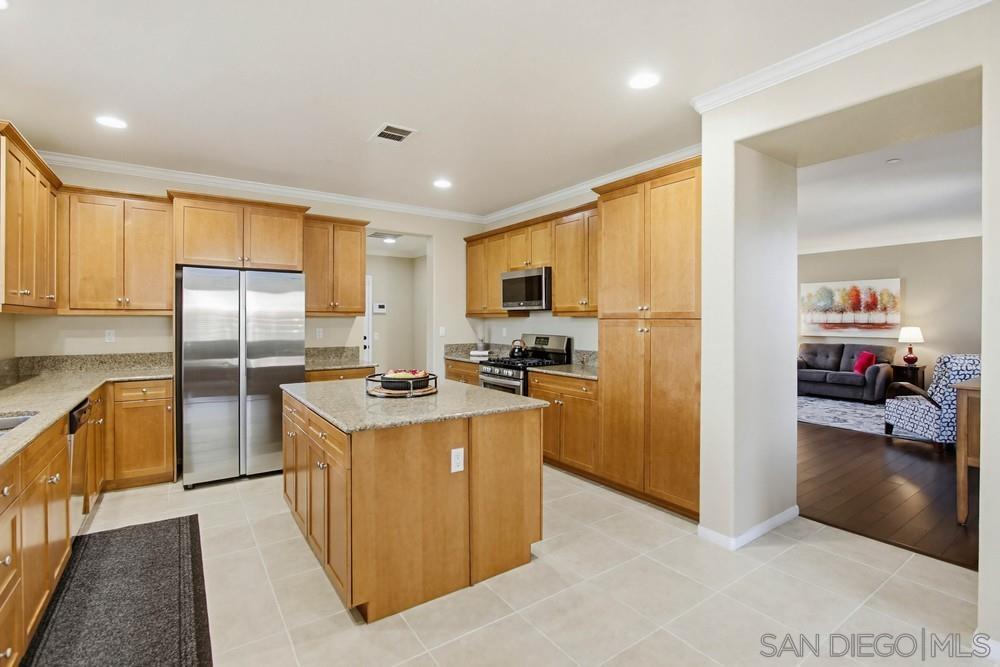 Detail Gallery Image 10 of 43 For 2954  Rangpur Ct, Escondido,  CA 92027 - 5 Beds | 3/1 Baths