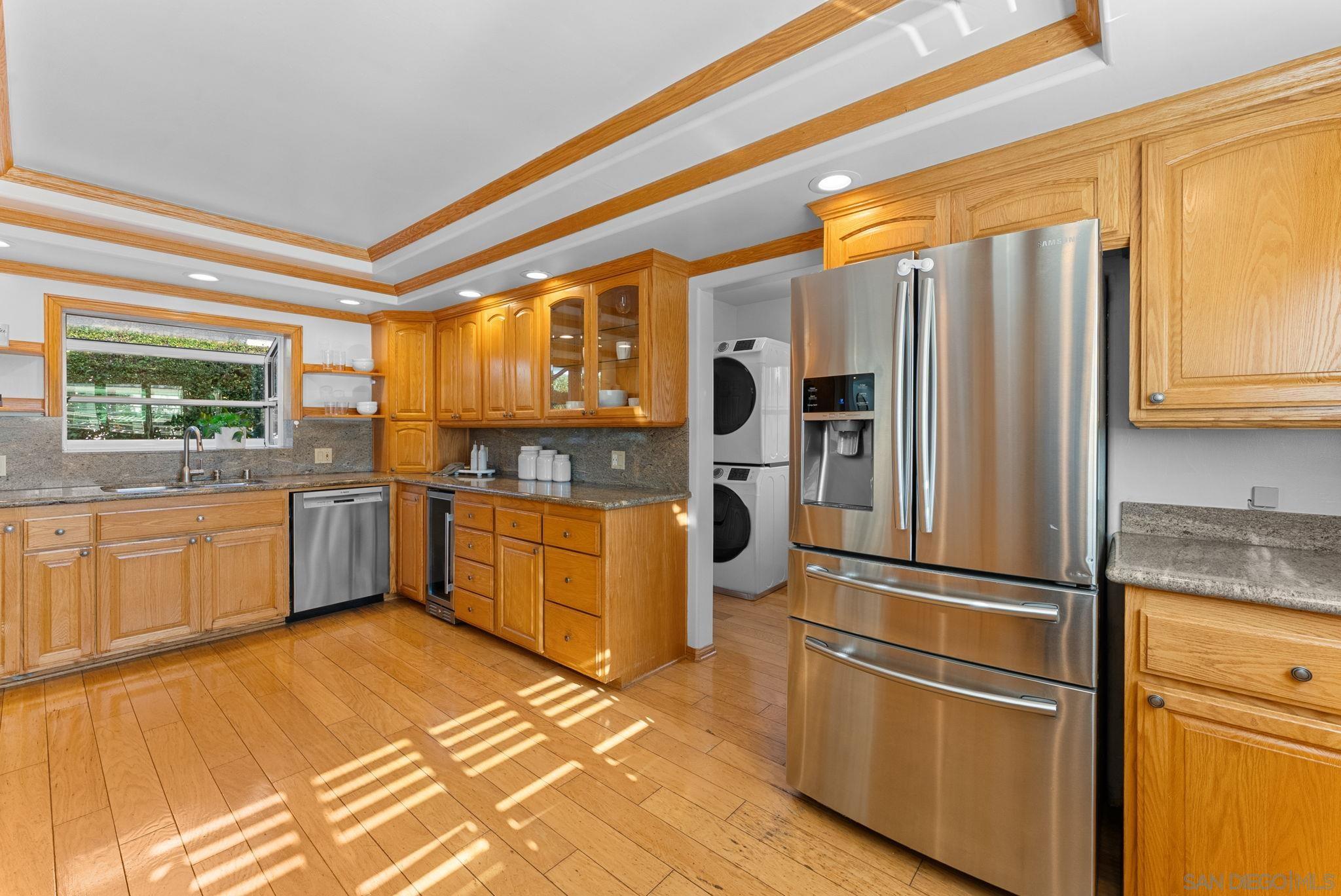 Detail Gallery Image 11 of 31 For 4540 E Talmadge Drive, San Diego,  CA 92116 - 3 Beds | 3 Baths