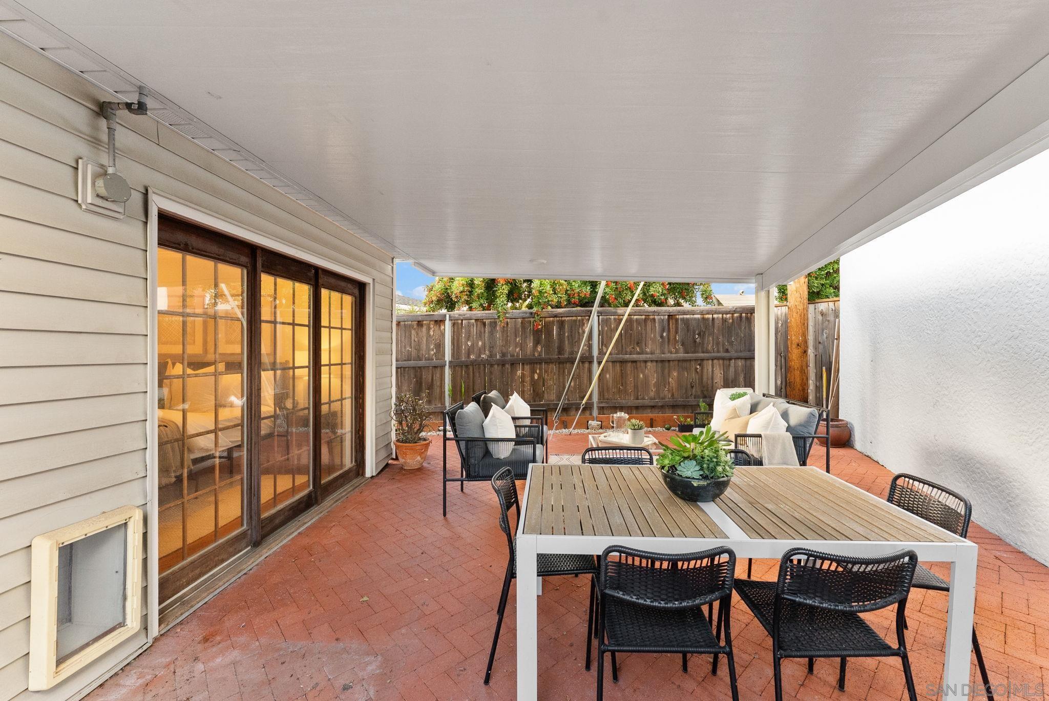 Detail Gallery Image 16 of 31 For 4540 E Talmadge Drive, San Diego,  CA 92116 - 3 Beds | 3 Baths