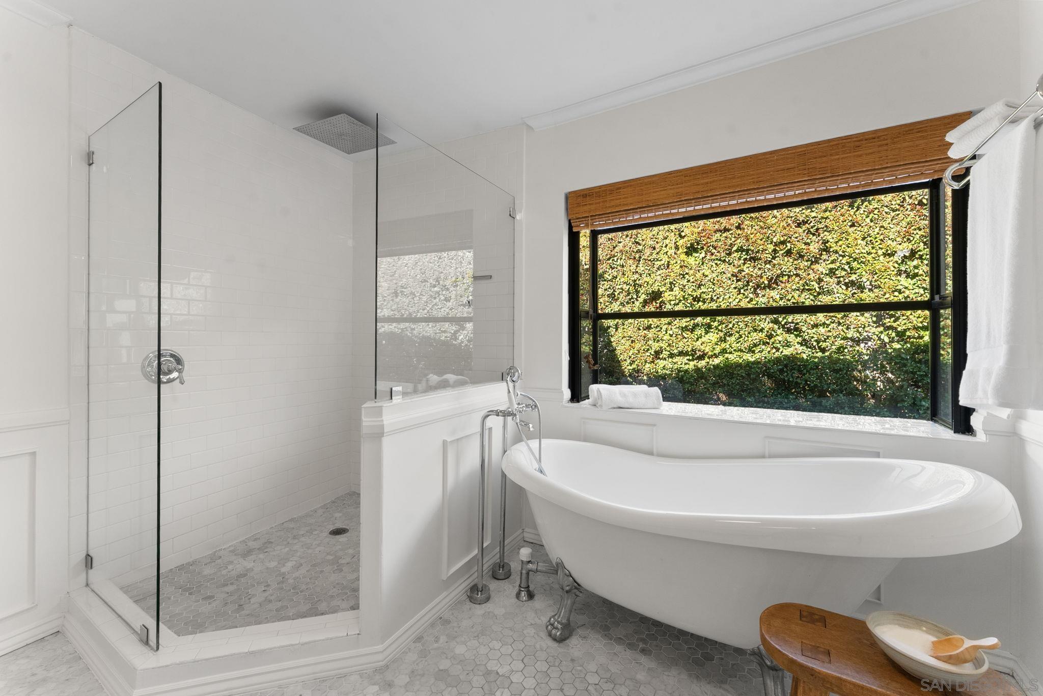 Detail Gallery Image 18 of 31 For 4540 E Talmadge Drive, San Diego,  CA 92116 - 3 Beds | 3 Baths