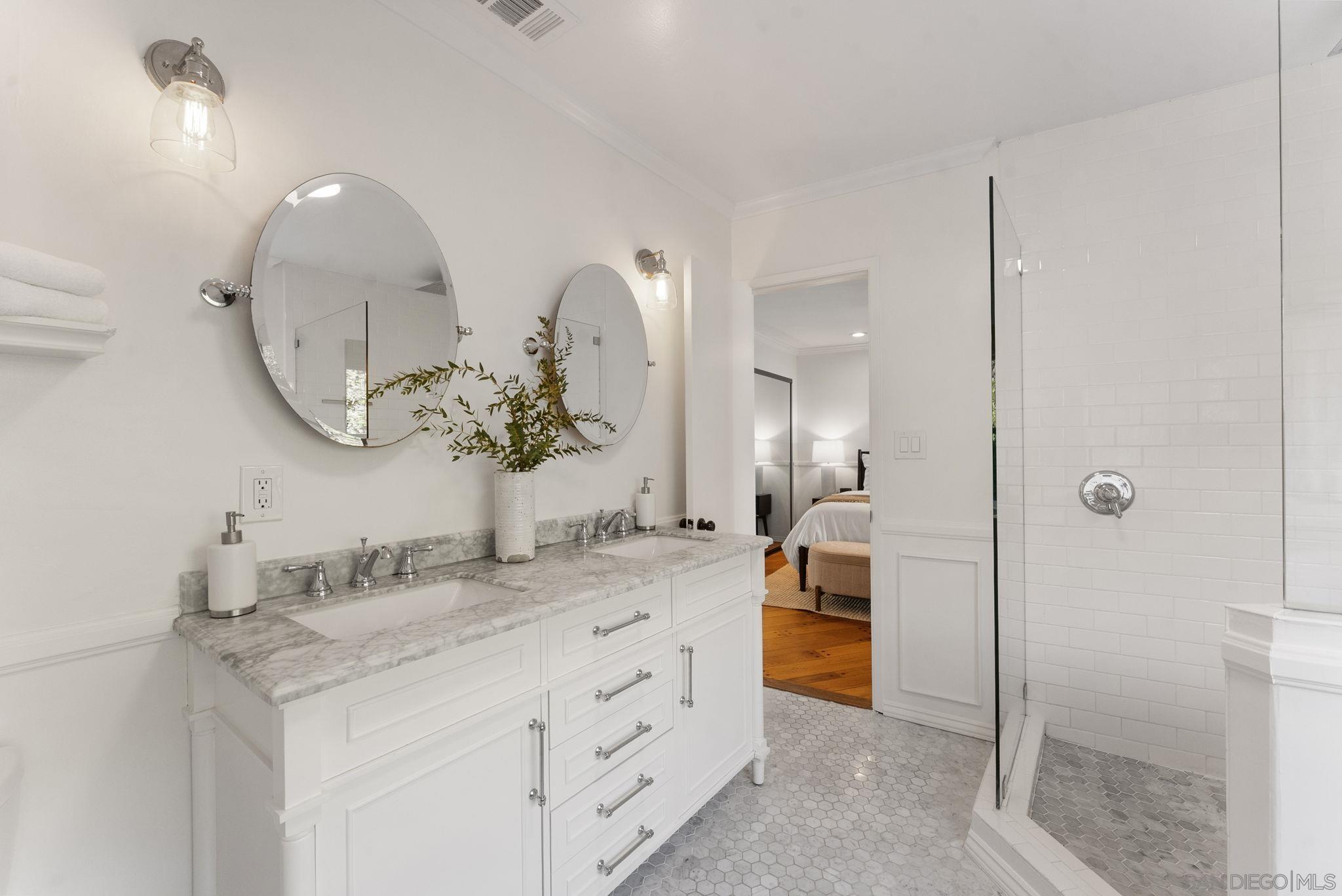 Detail Gallery Image 19 of 31 For 4540 E Talmadge Drive, San Diego,  CA 92116 - 3 Beds | 3 Baths