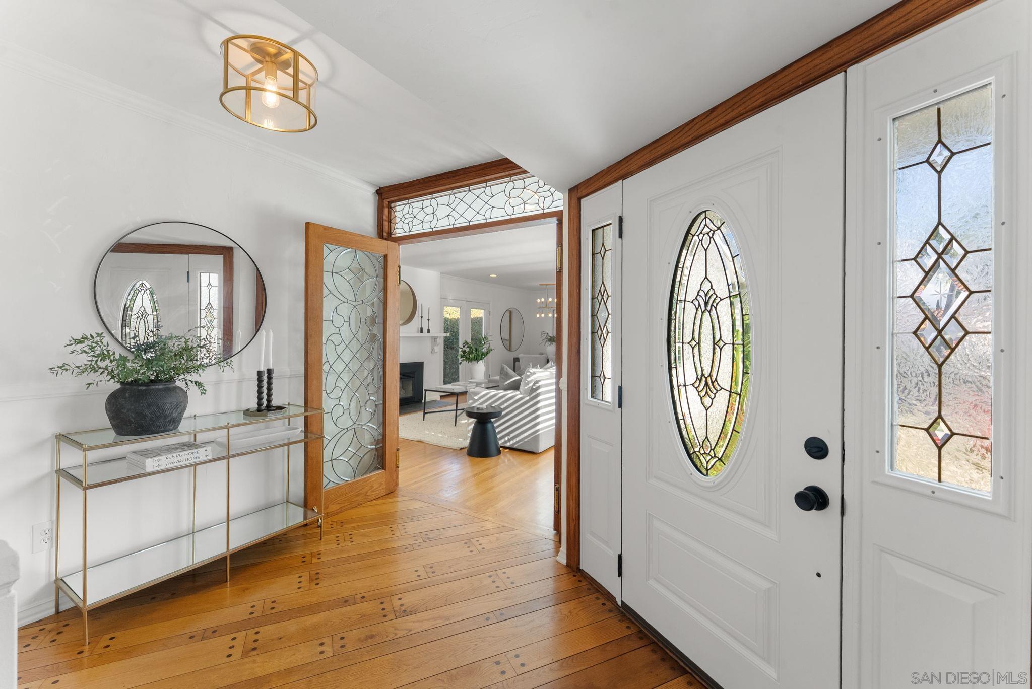 Detail Gallery Image 3 of 31 For 4540 E Talmadge Drive, San Diego,  CA 92116 - 3 Beds | 3 Baths