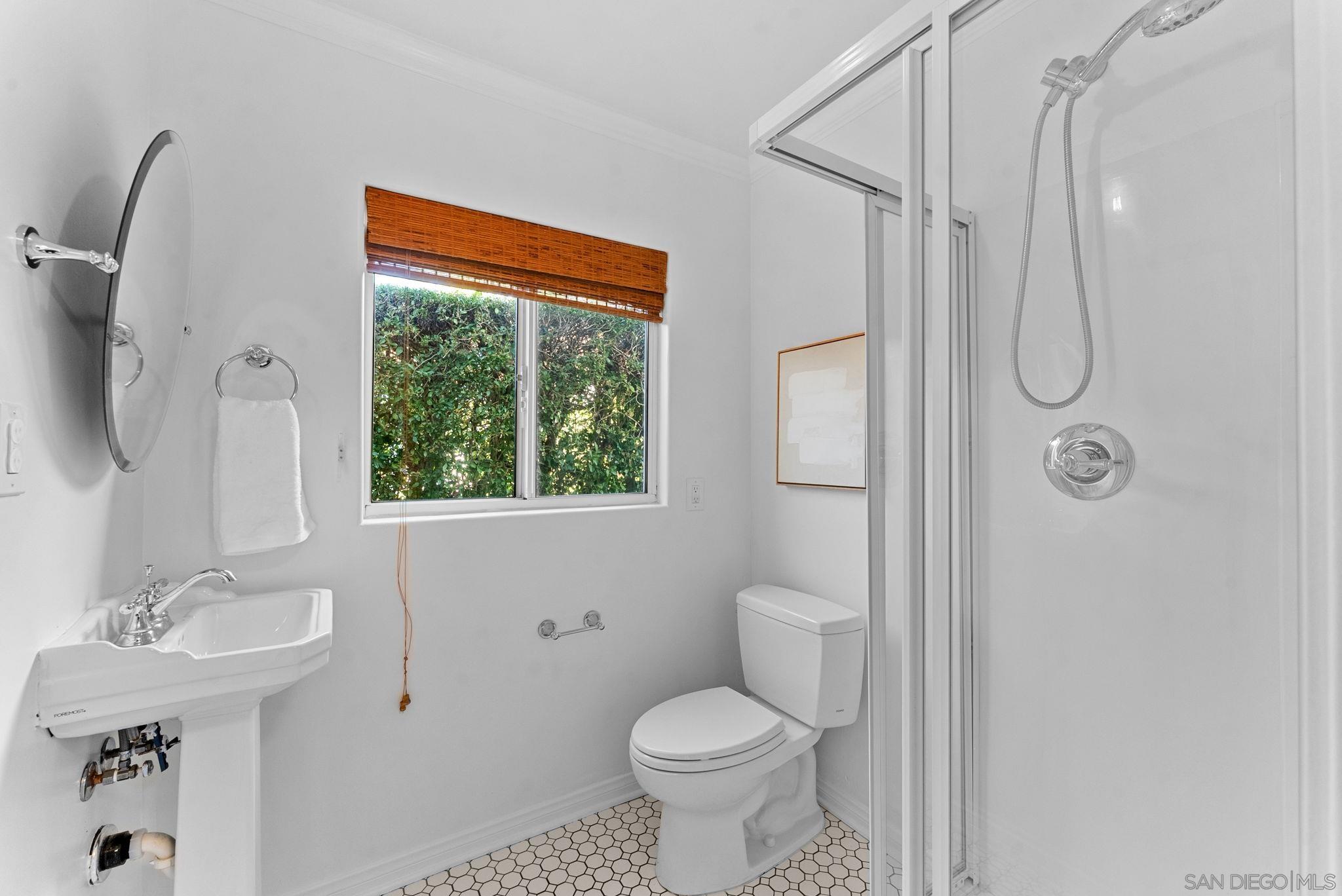 Detail Gallery Image 22 of 31 For 4540 E Talmadge Drive, San Diego,  CA 92116 - 3 Beds | 3 Baths