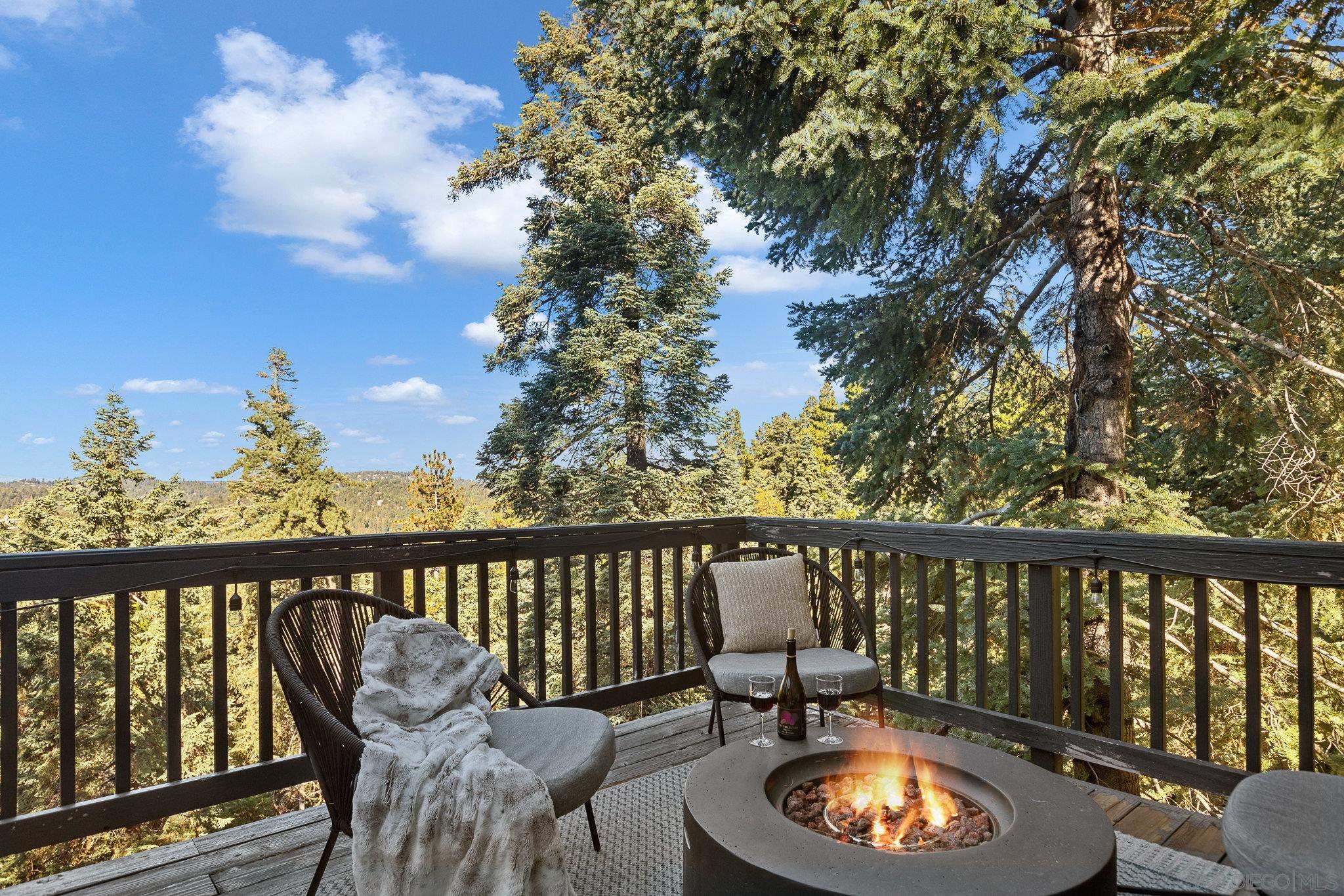 Detail Gallery Image 2 of 46 For 720  Buckingham Sq, Lake Arrowhead,  CA 92352 - 3 Beds | 2/1 Baths