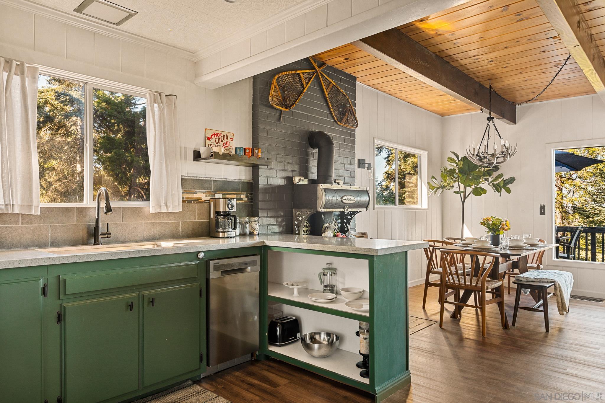 Detail Gallery Image 14 of 46 For 720  Buckingham Sq, Lake Arrowhead,  CA 92352 - 3 Beds | 2/1 Baths