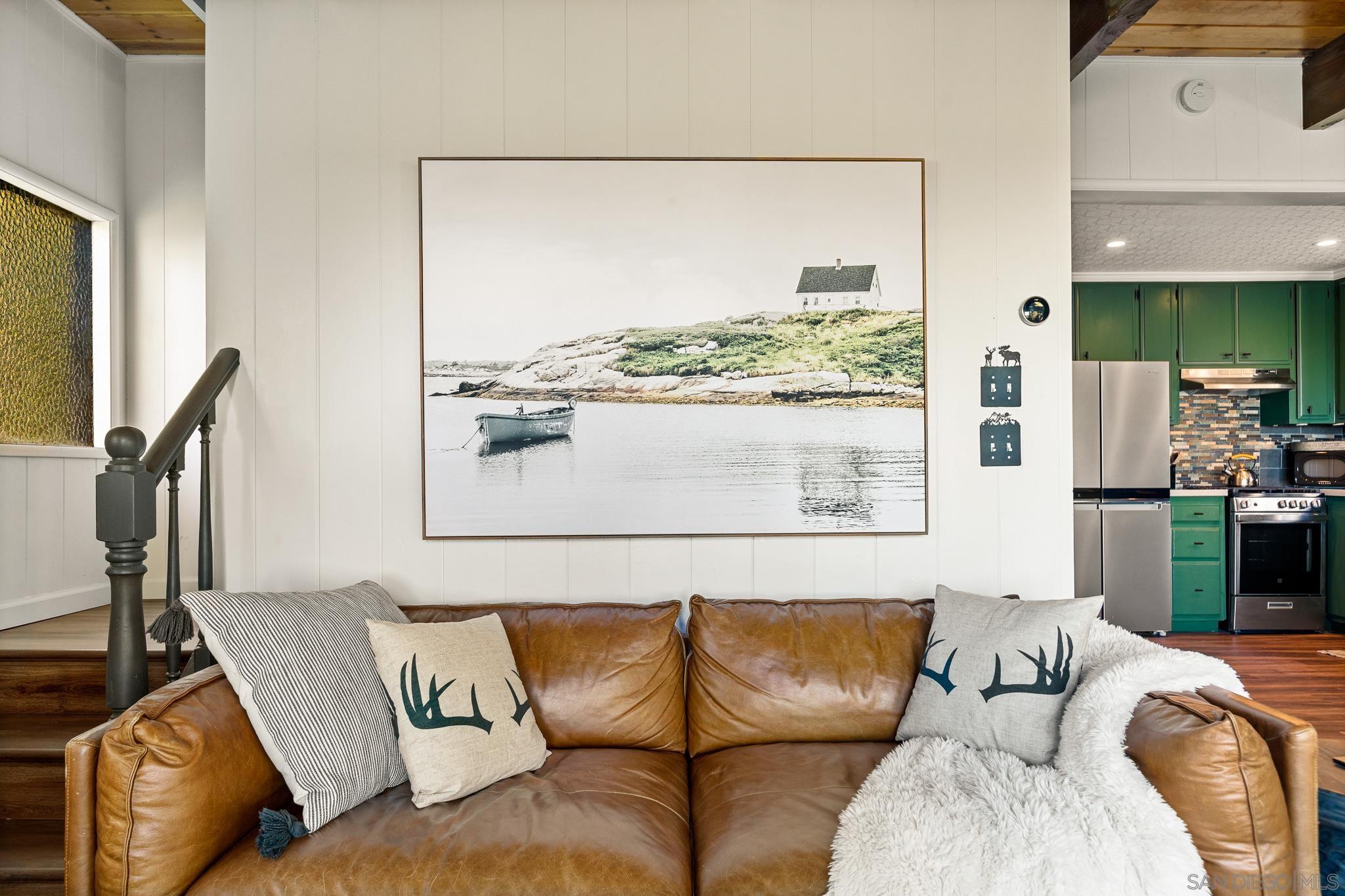 Detail Gallery Image 9 of 46 For 720  Buckingham Sq, Lake Arrowhead,  CA 92352 - 3 Beds | 2/1 Baths