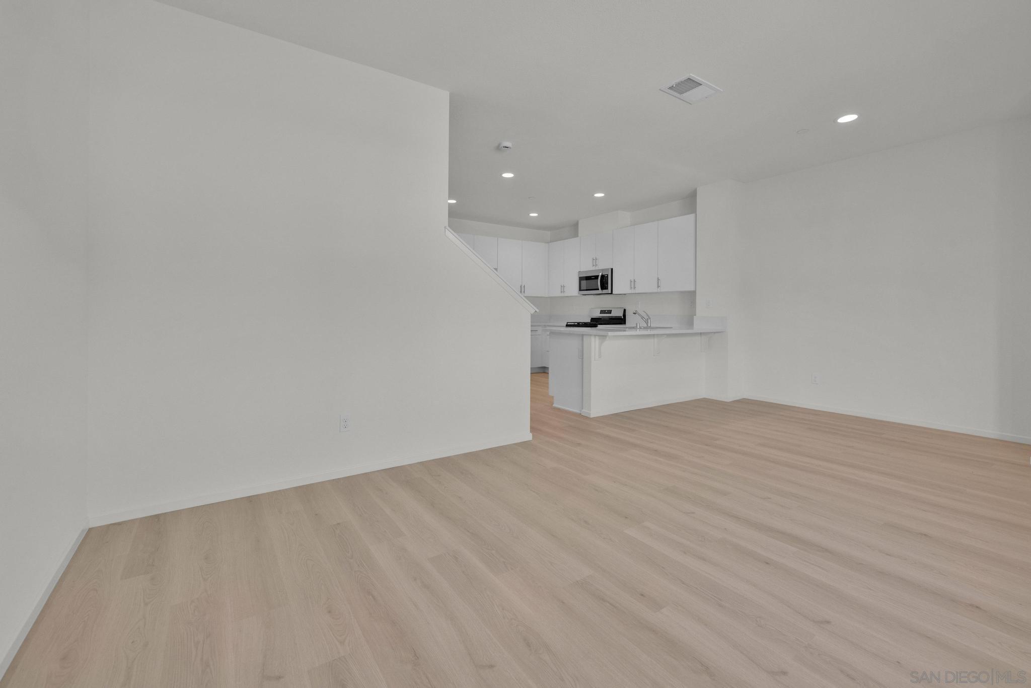 Detail Gallery Image 12 of 31 For 28216  Molasses Court, Valley Center,  CA 92082 - 3 Beds | 2/1 Baths