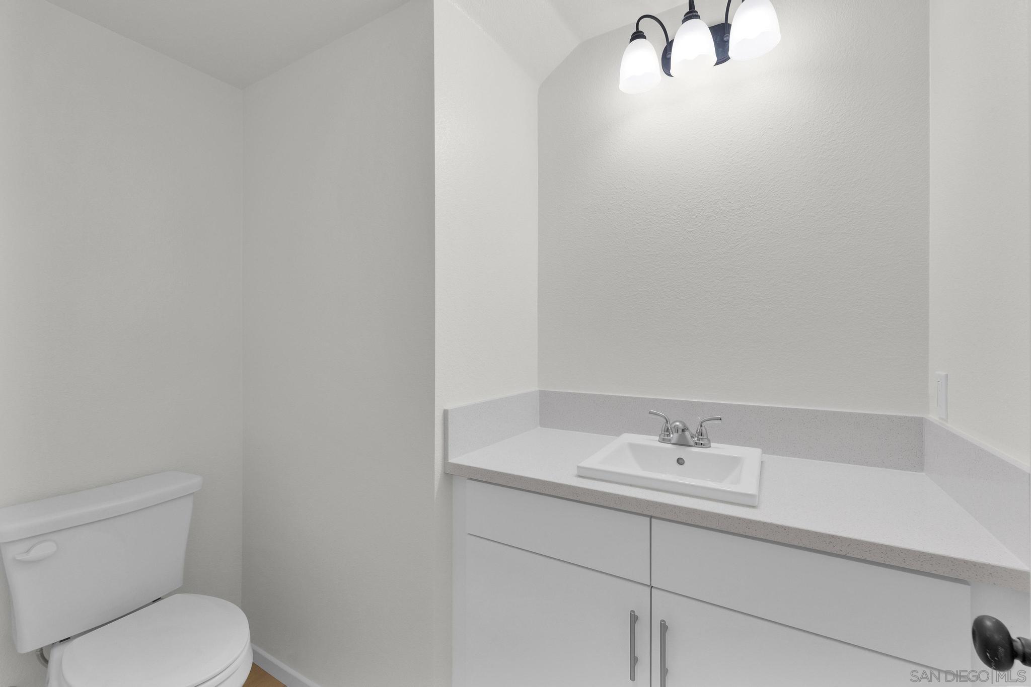 Detail Gallery Image 4 of 31 For 28216  Molasses Court, Valley Center,  CA 92082 - 3 Beds | 2/1 Baths