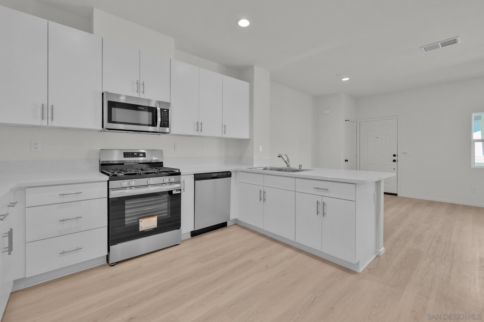 Detail Gallery Image 6 of 31 For 28216  Molasses Court, Valley Center,  CA 92082 - 3 Beds | 2/1 Baths