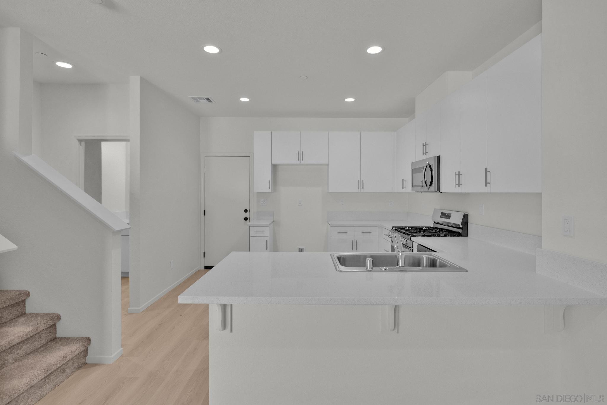 Detail Gallery Image 7 of 31 For 28216  Molasses Court, Valley Center,  CA 92082 - 3 Beds | 2/1 Baths