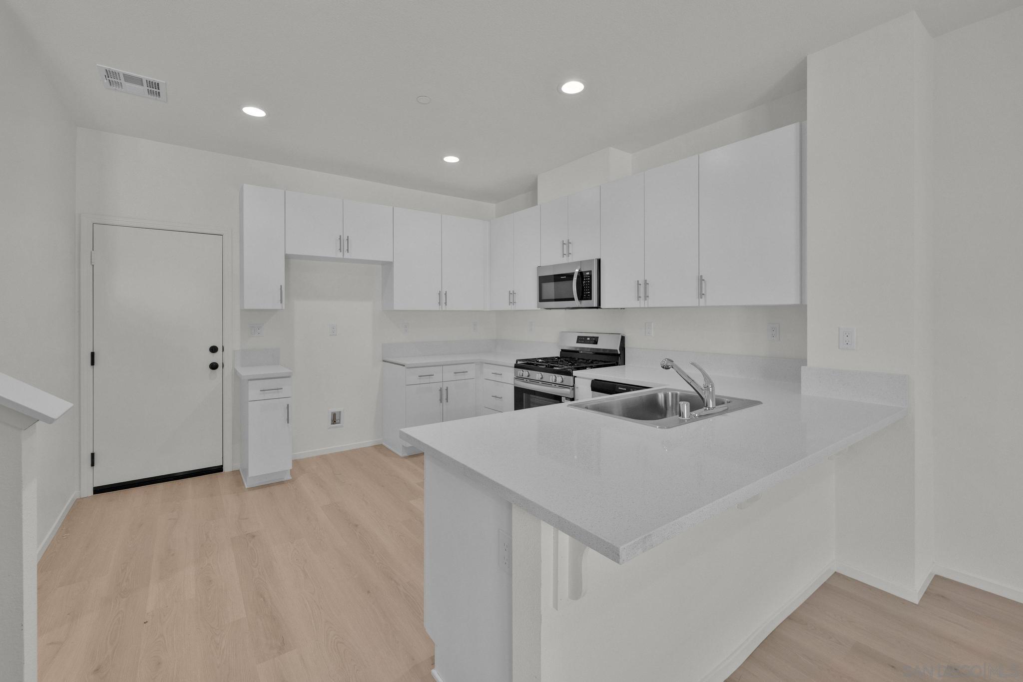 Detail Gallery Image 8 of 31 For 28216  Molasses Court, Valley Center,  CA 92082 - 3 Beds | 2/1 Baths