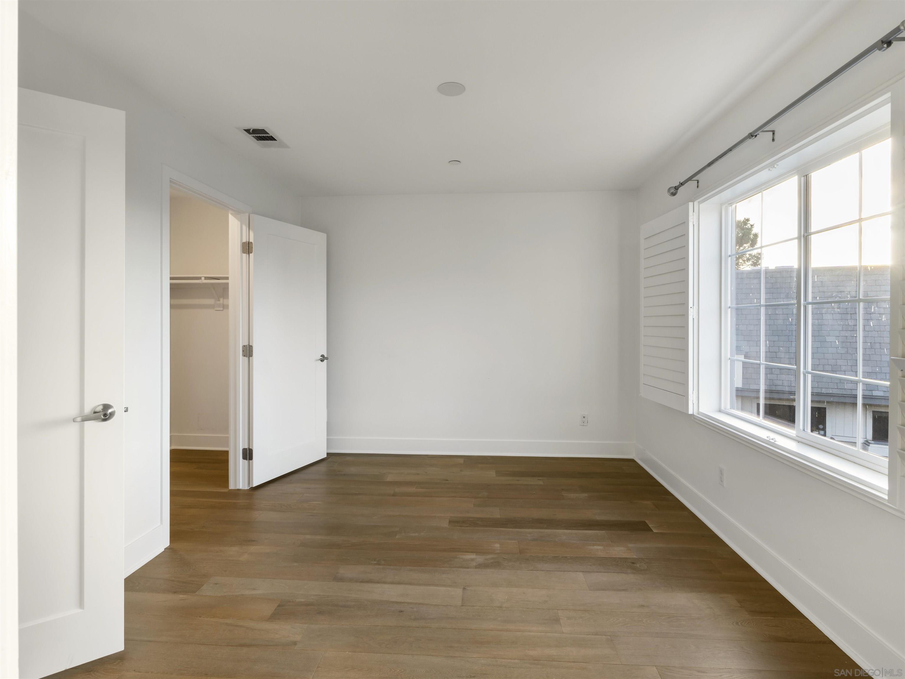 Detail Gallery Image 11 of 24 For 2400  Torrey Pines Rd  #112,  La Jolla,  CA 92037 - 5 Beds | 4 Baths