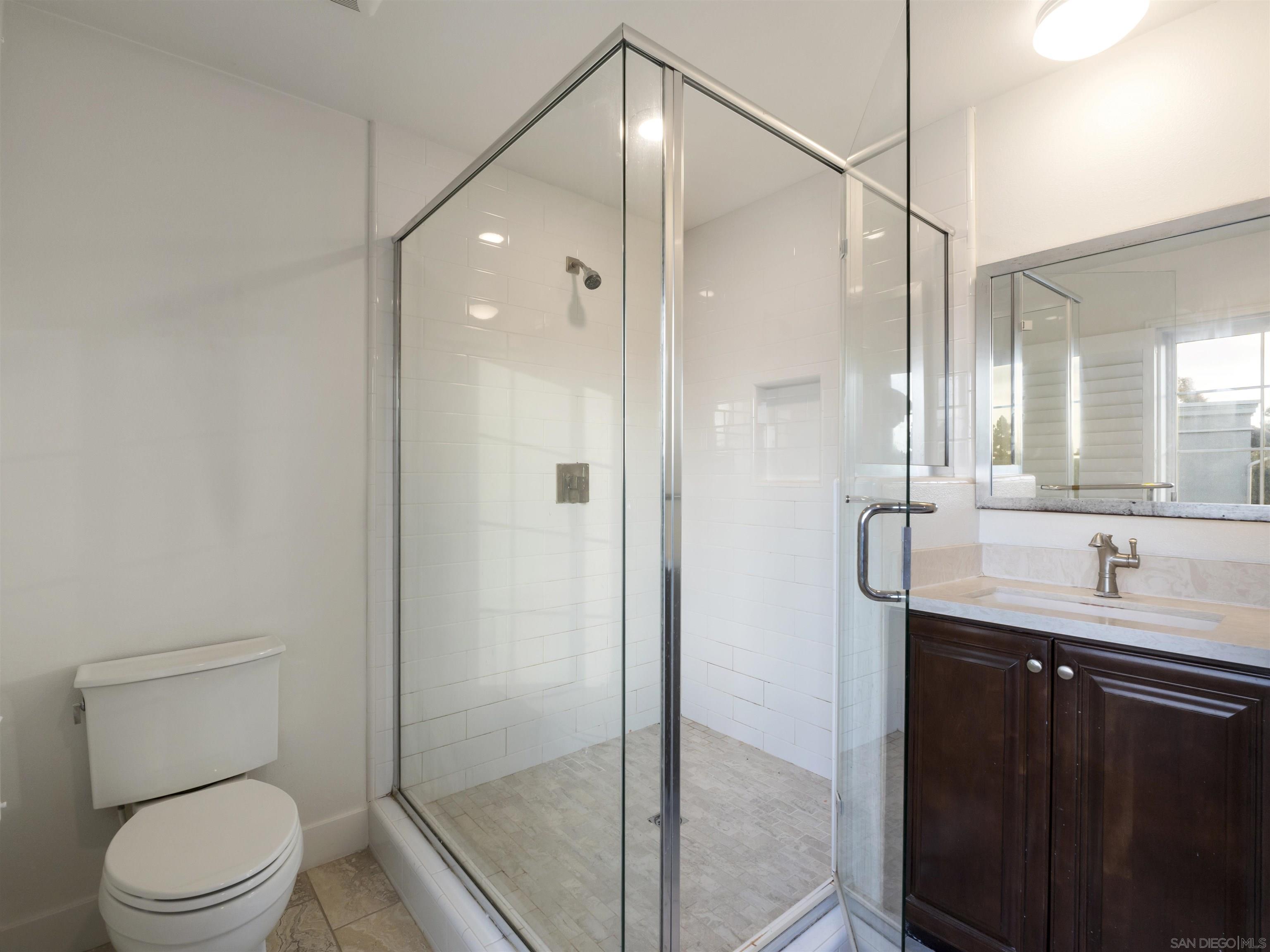 Detail Gallery Image 12 of 24 For 2400  Torrey Pines Rd  #112,  La Jolla,  CA 92037 - 5 Beds | 4 Baths