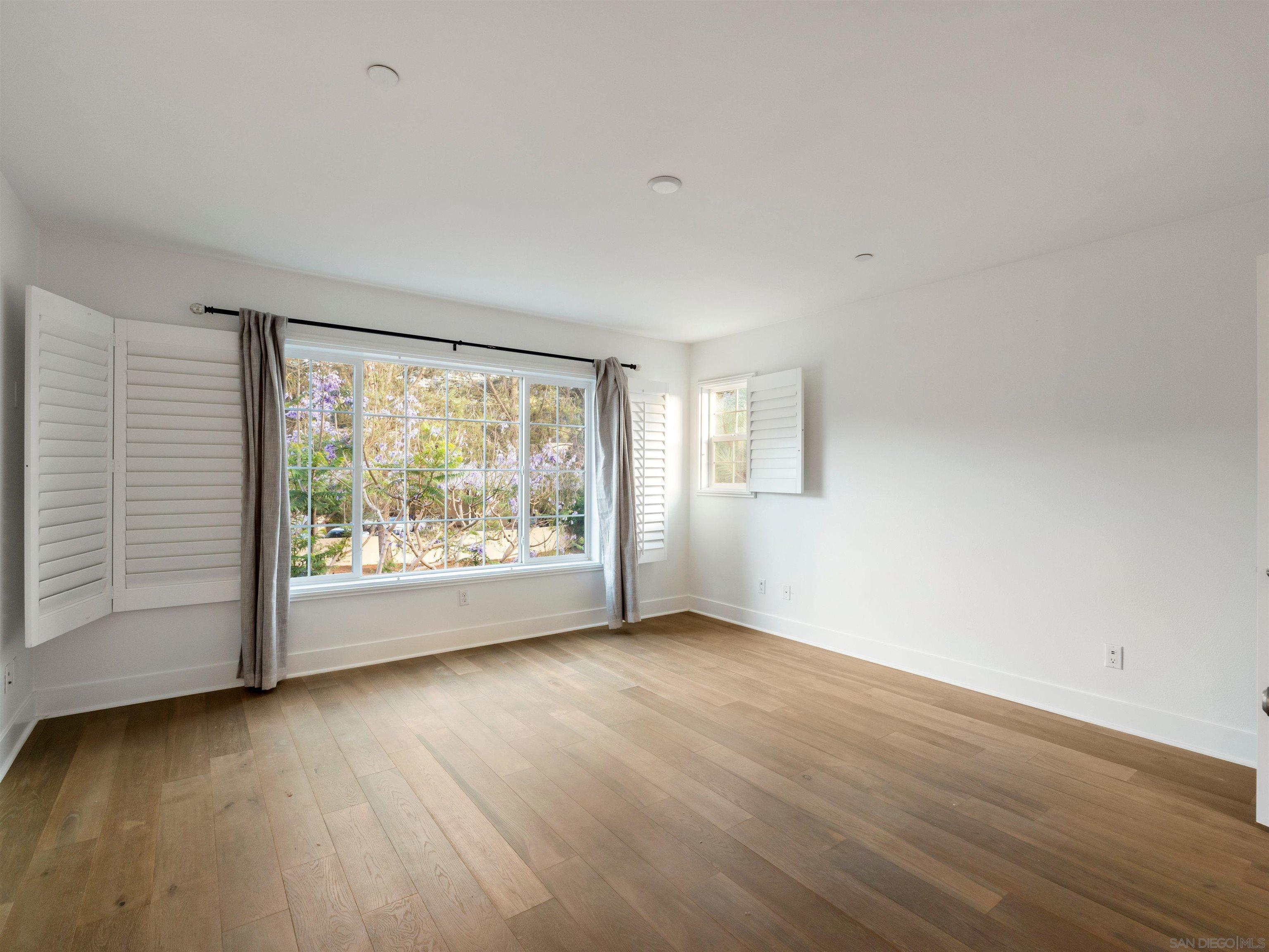 Detail Gallery Image 13 of 24 For 2400  Torrey Pines Rd  #112,  La Jolla,  CA 92037 - 5 Beds | 4 Baths