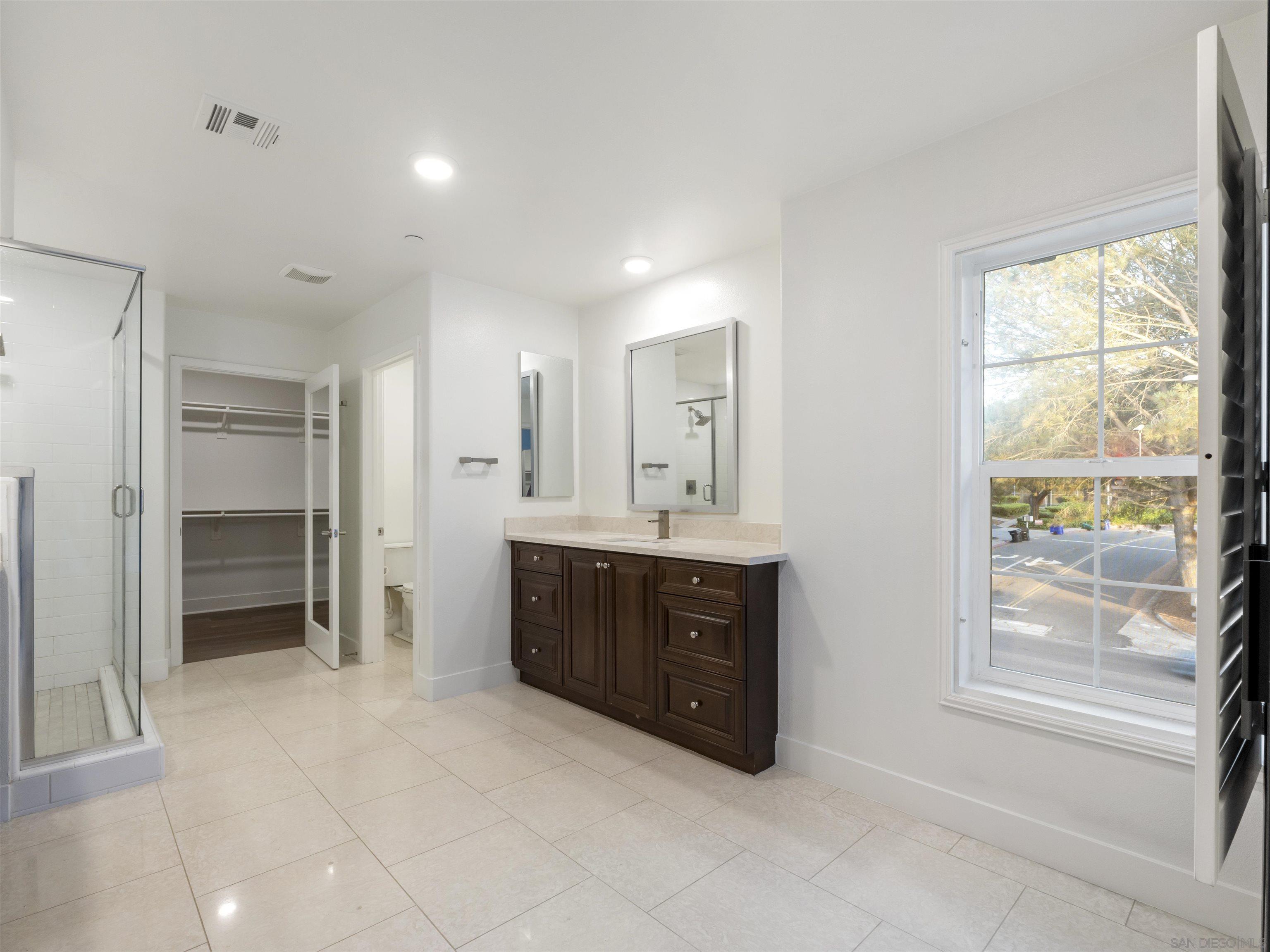 Detail Gallery Image 16 of 24 For 2400  Torrey Pines Rd  #112,  La Jolla,  CA 92037 - 5 Beds | 4 Baths