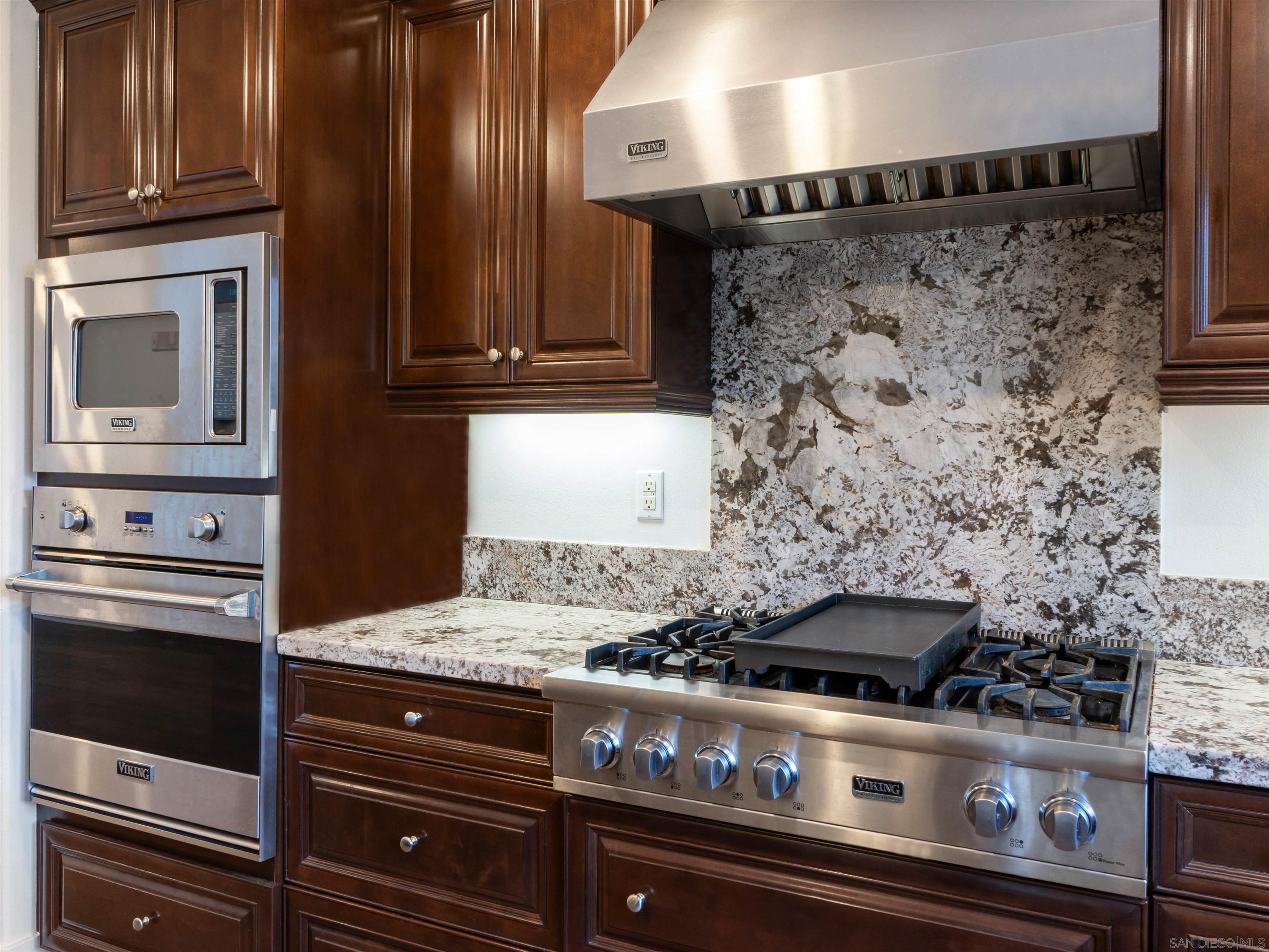 Detail Gallery Image 4 of 24 For 2400  Torrey Pines Rd  #112,  La Jolla,  CA 92037 - 5 Beds | 4 Baths