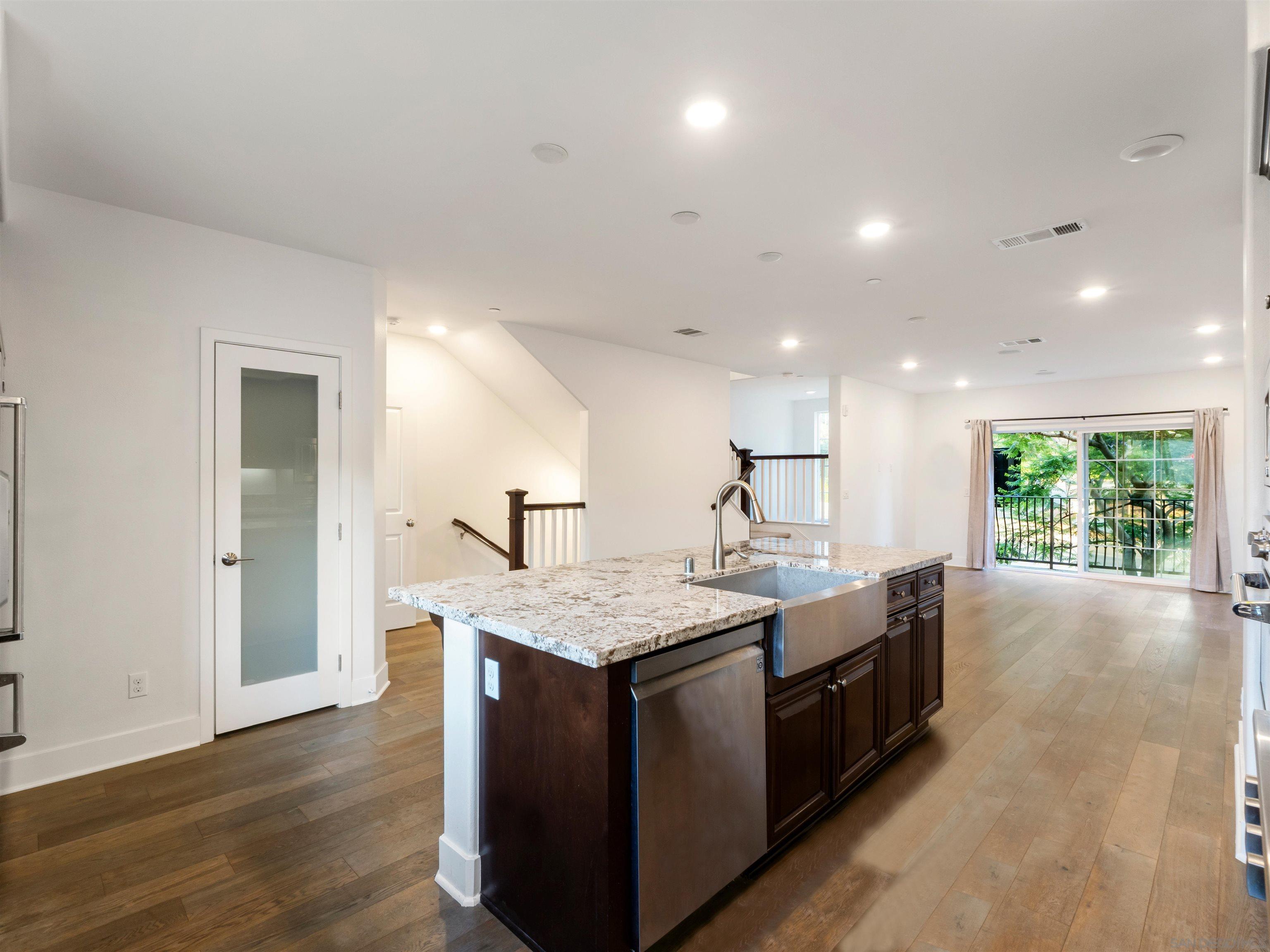 Detail Gallery Image 5 of 24 For 2400  Torrey Pines Rd  #112,  La Jolla,  CA 92037 - 5 Beds | 4 Baths