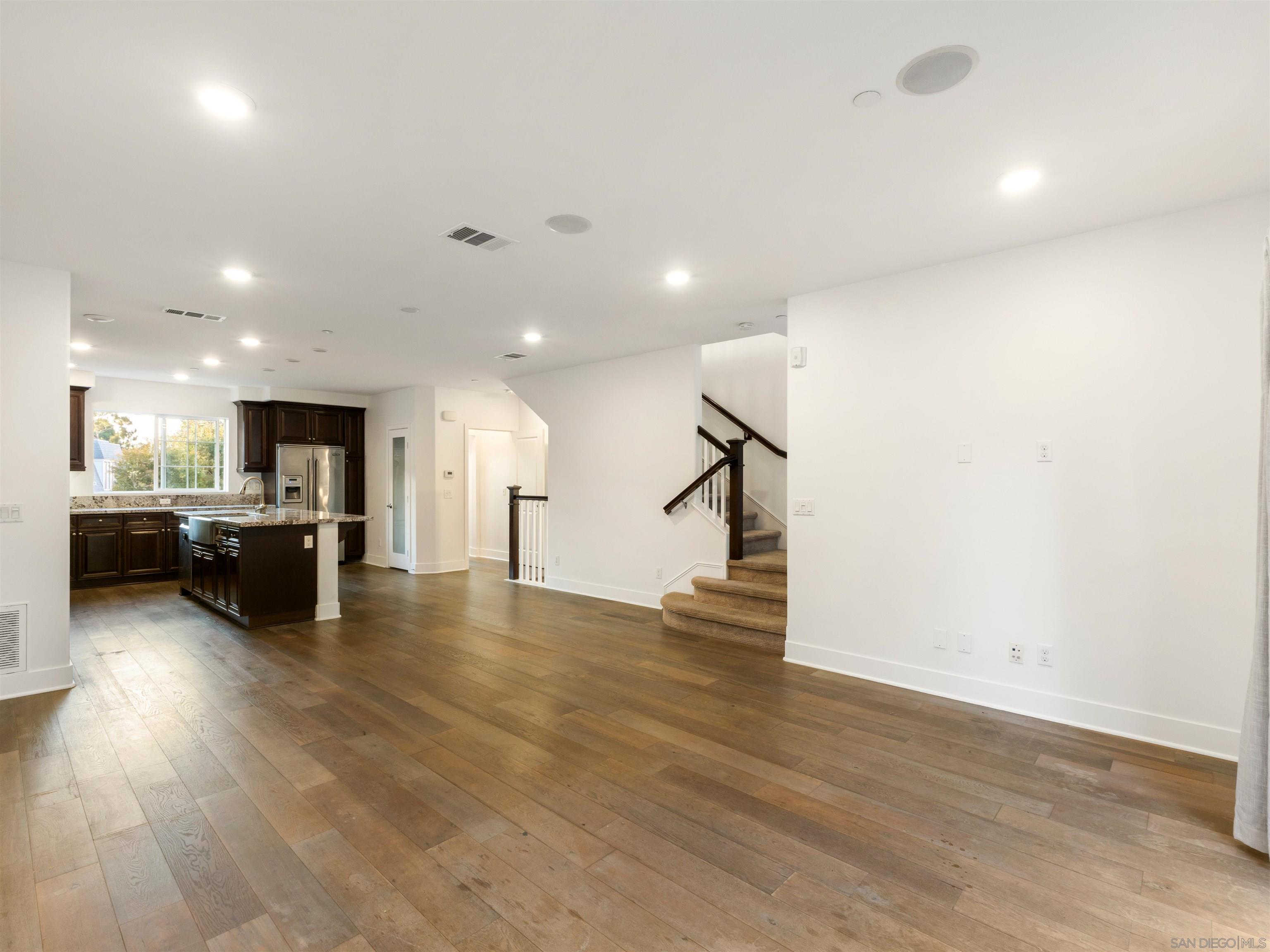 Detail Gallery Image 6 of 24 For 2400  Torrey Pines Rd  #112,  La Jolla,  CA 92037 - 5 Beds | 4 Baths