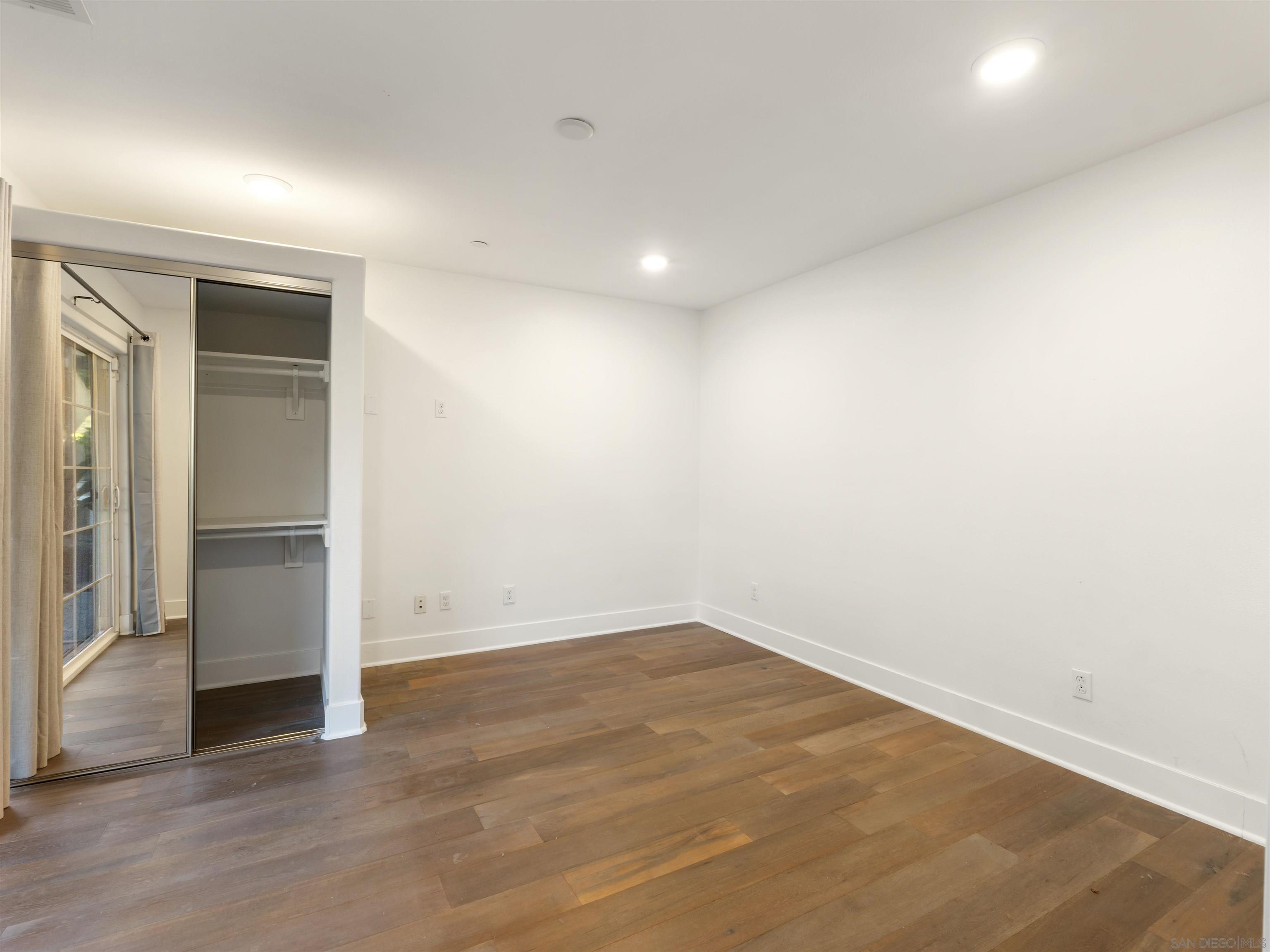 Detail Gallery Image 9 of 24 For 2400  Torrey Pines Rd  #112,  La Jolla,  CA 92037 - 5 Beds | 4 Baths