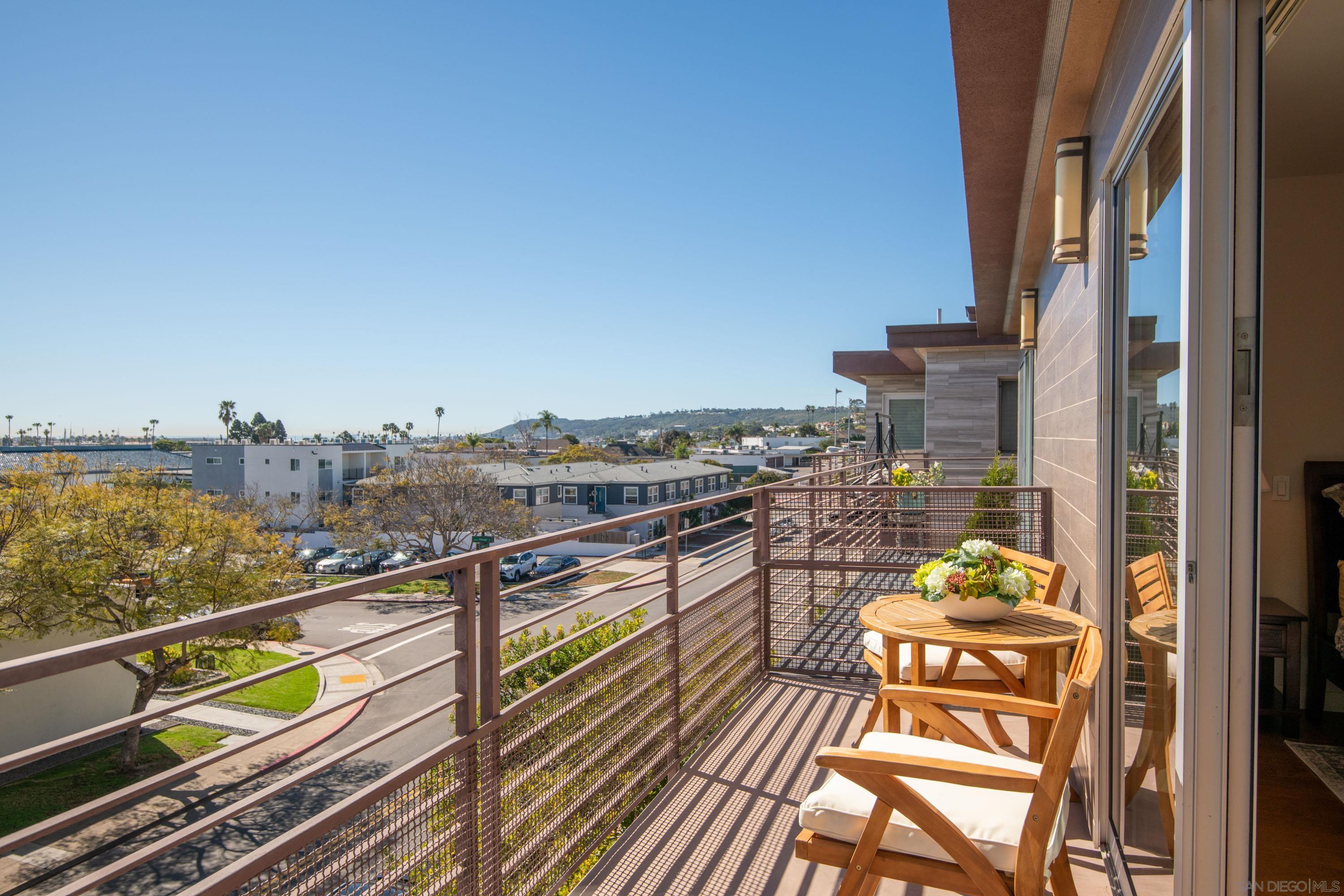 Detail Gallery Image 2 of 40 For 1122  Locust St, San Diego,  CA 92106 - 3 Beds | 2 Baths
