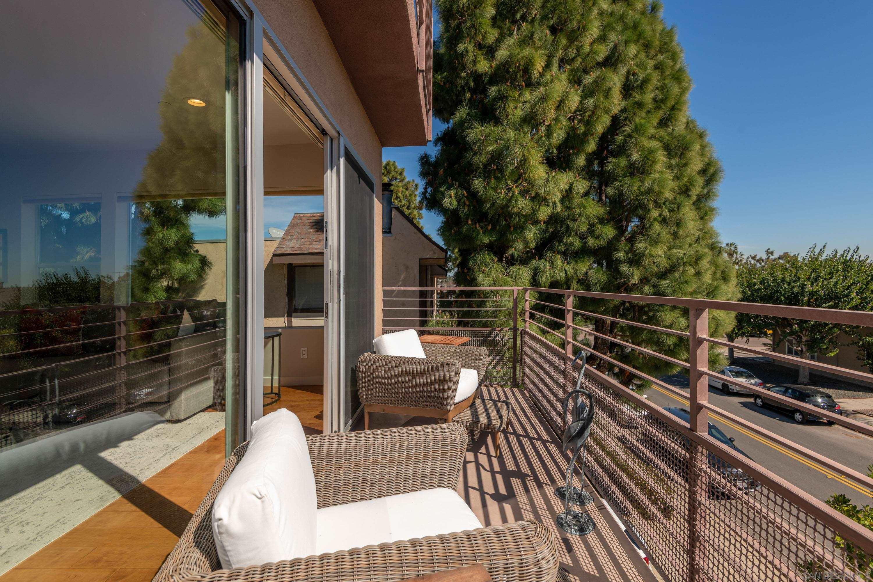 Detail Gallery Image 18 of 40 For 1122  Locust St, San Diego,  CA 92106 - 3 Beds | 2 Baths