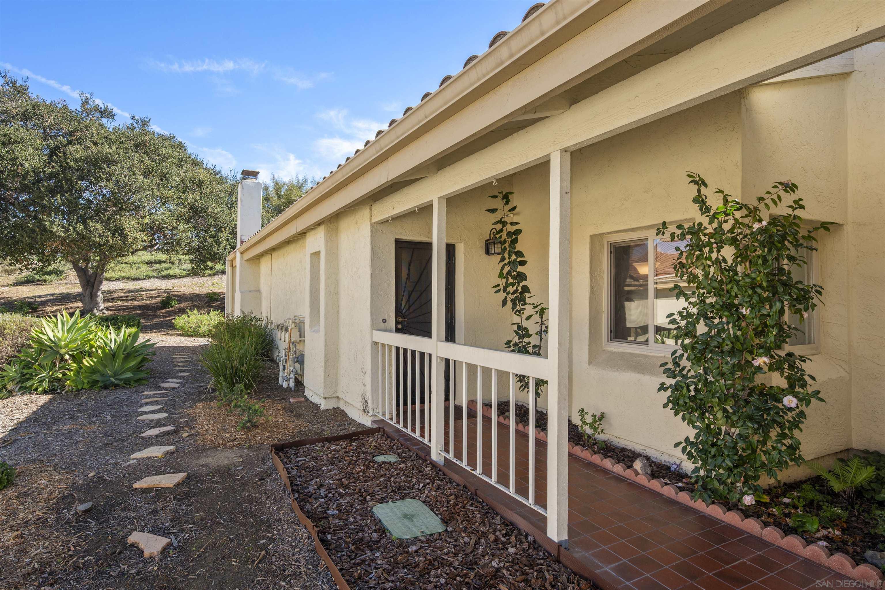 Detail Gallery Image 3 of 50 For 17415  Port Marnock Dr, Poway,  CA 92064 - 2 Beds | 2 Baths