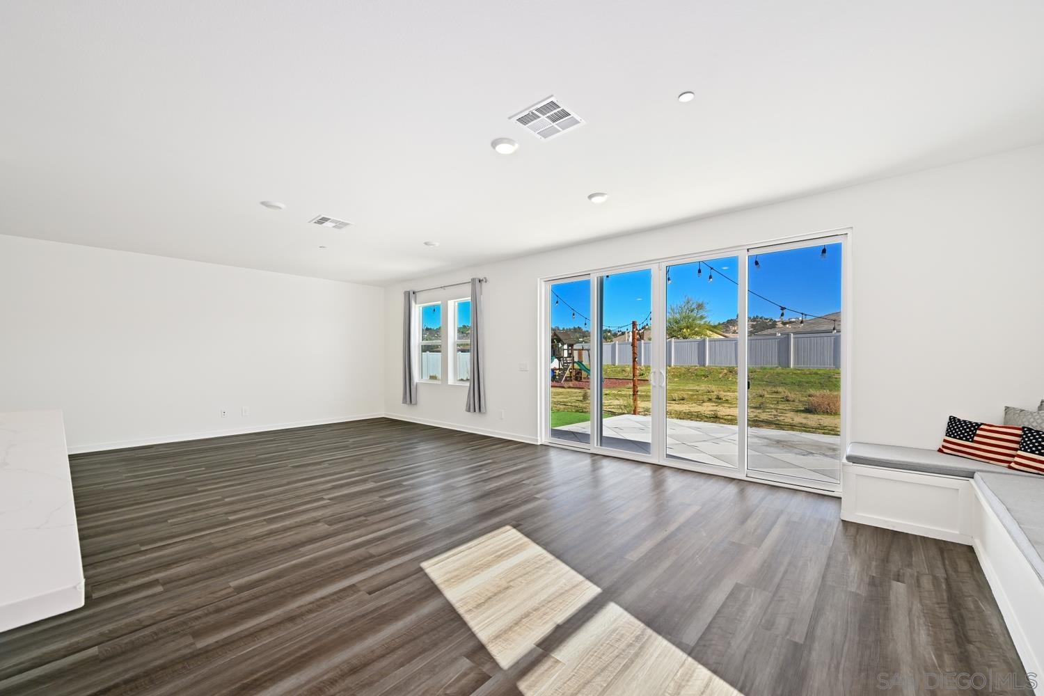 Detail Gallery Image 5 of 35 For 13410  Pasture Ct, Valley Center,  CA 92082 - 4 Beds | 2/1 Baths