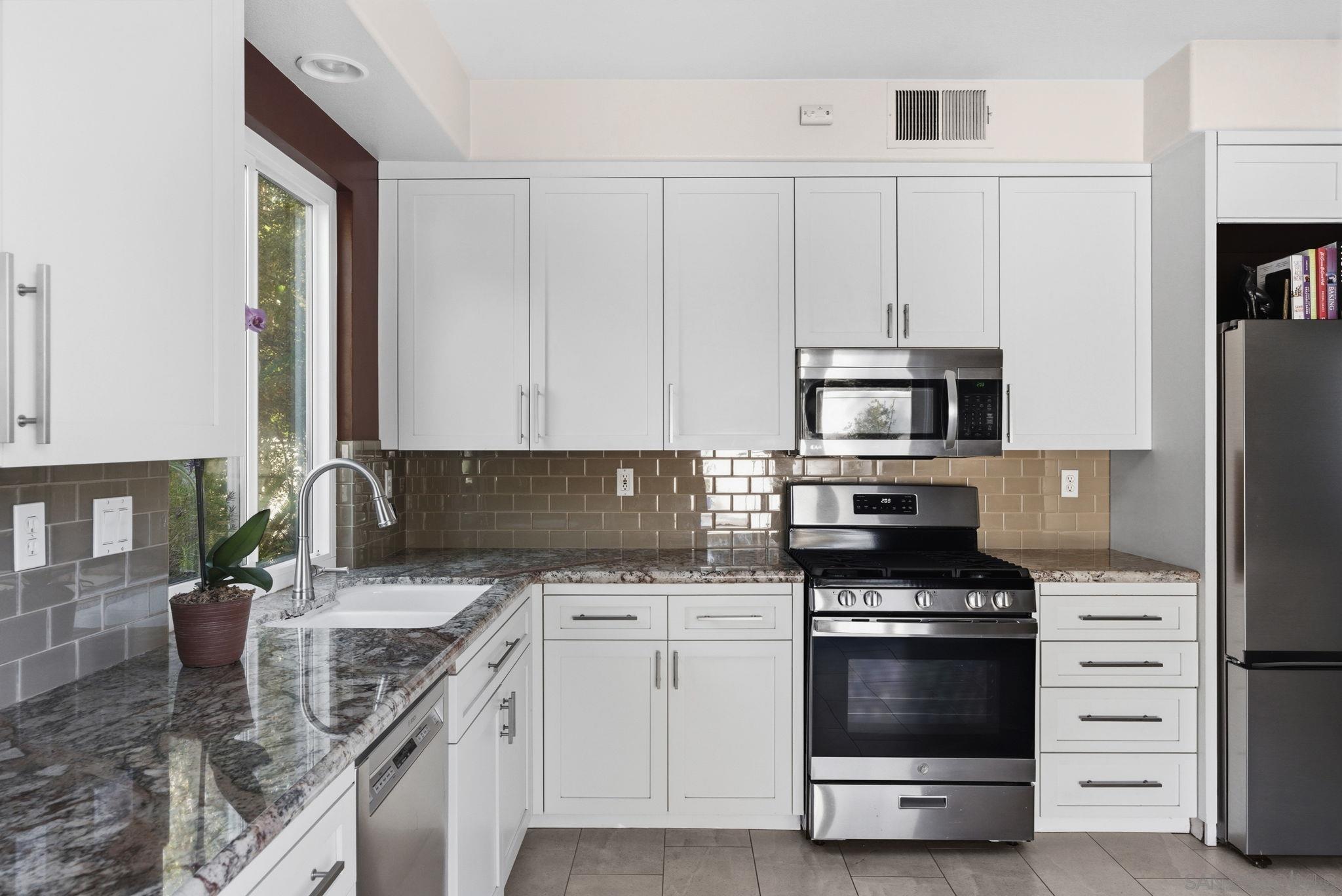 Detail Gallery Image 17 of 37 For 11815  Cypress Valley Dr, San Diego,  CA 92131 - 4 Beds | 3 Baths