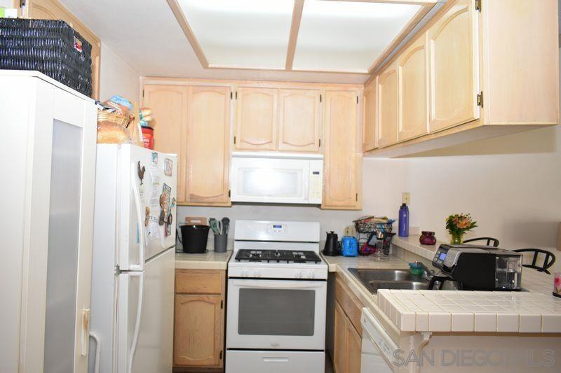 Detail Gallery Image 9 of 21 For 9290  Towne Centre Dr  #87,  San Diego,  CA 92121 - 2 Beds | 2/1 Baths