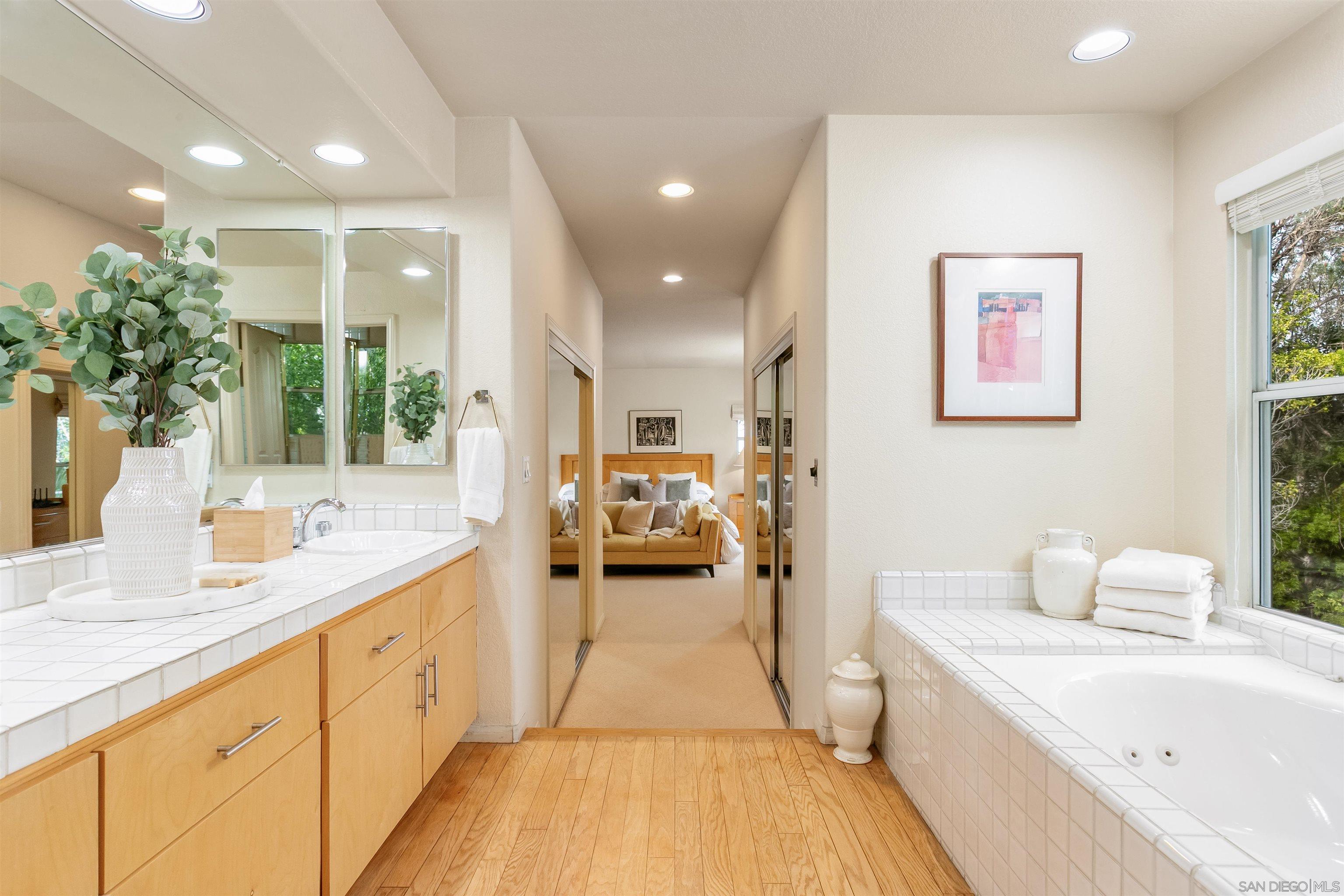 Detail Gallery Image 27 of 58 For 11495  Larmier Cir, San Diego,  CA 92131 - 4 Beds | 3 Baths