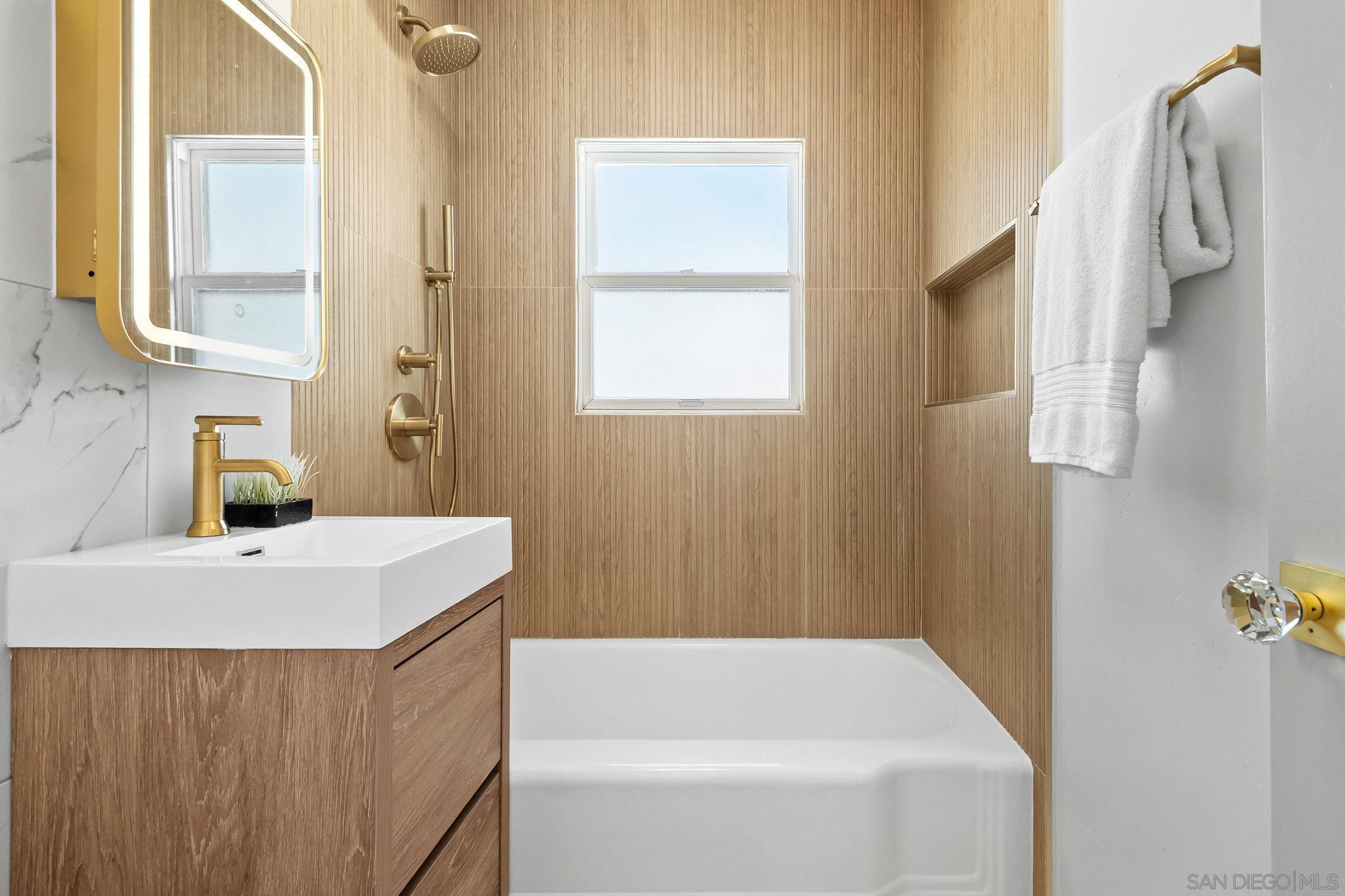 Detail Gallery Image 11 of 28 For 614  4th Street, Coronado,  CA 92118 - 1 Beds | 1 Baths