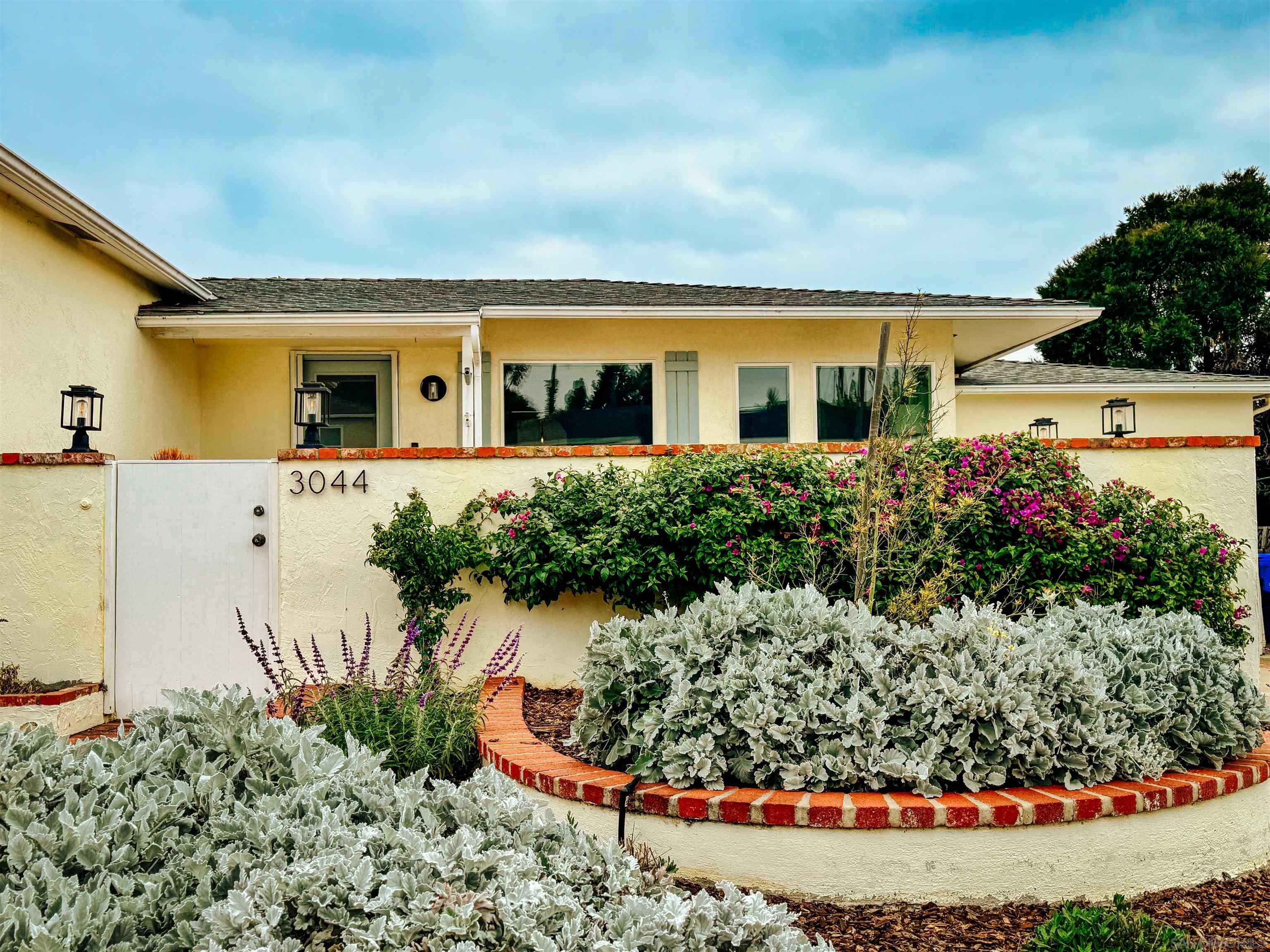 Detail Gallery Image 1 of 48 For 3044  Meadow Grove Dr, San Diego,  CA 92110 - 4 Beds | 3 Baths