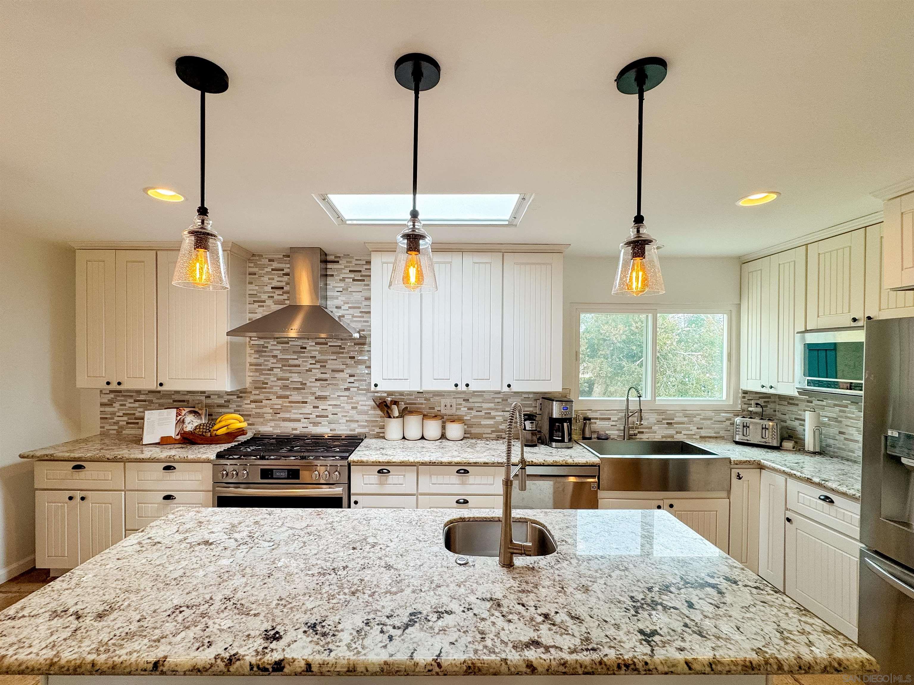 Detail Gallery Image 2 of 50 For 3044  Meadow Grove Dr, San Diego,  CA 92110 - 4 Beds | 3 Baths