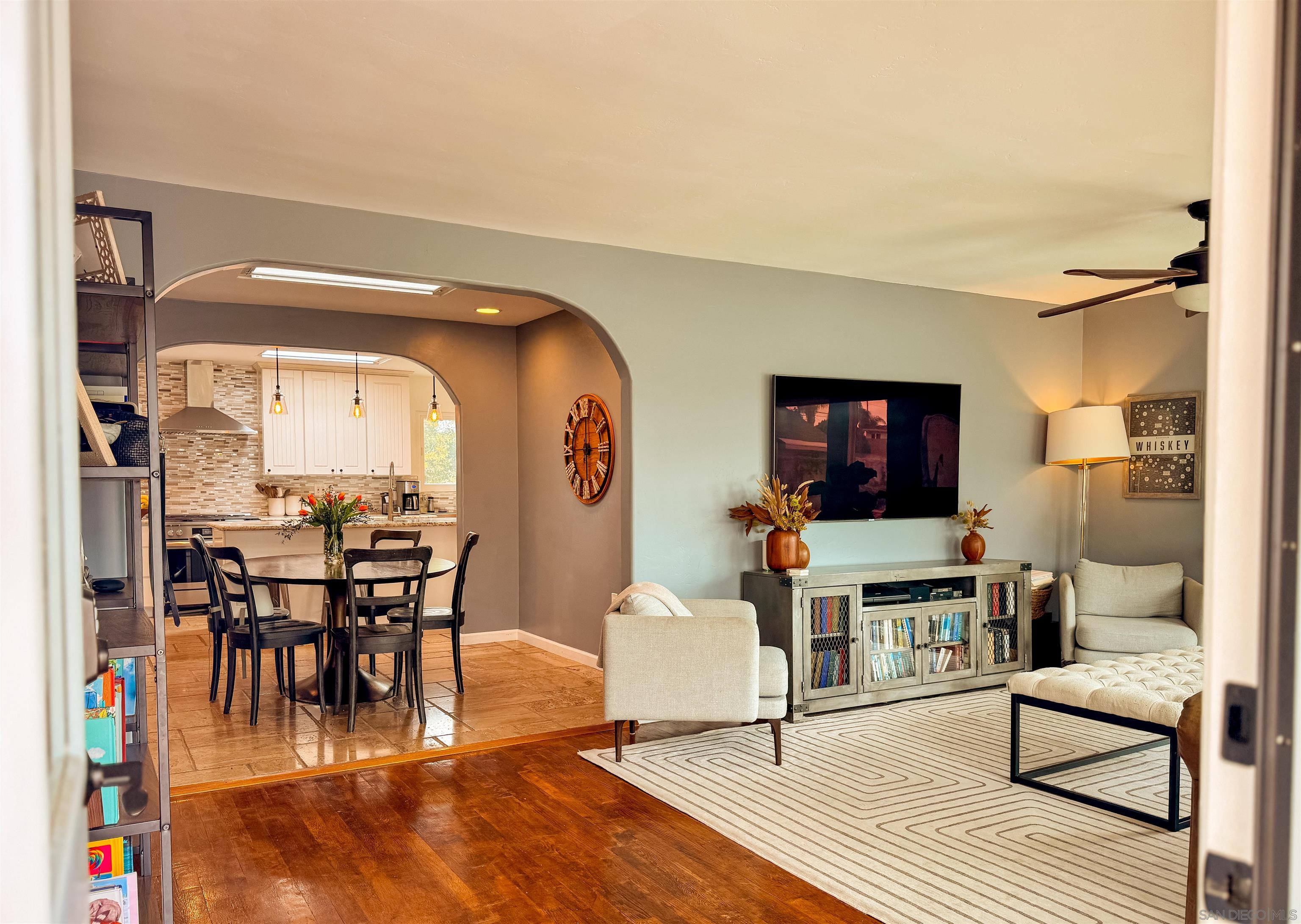 Detail Gallery Image 15 of 48 For 3044  Meadow Grove Dr, San Diego,  CA 92110 - 4 Beds | 3 Baths