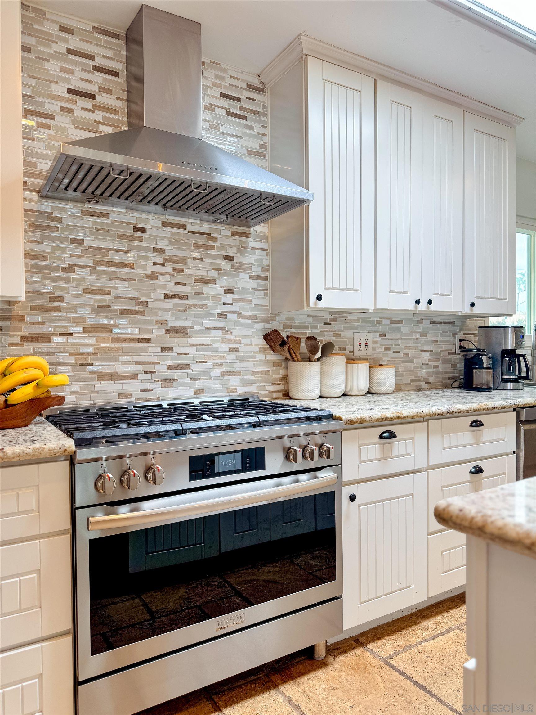 Detail Gallery Image 21 of 50 For 3044  Meadow Grove Dr, San Diego,  CA 92110 - 4 Beds | 3 Baths