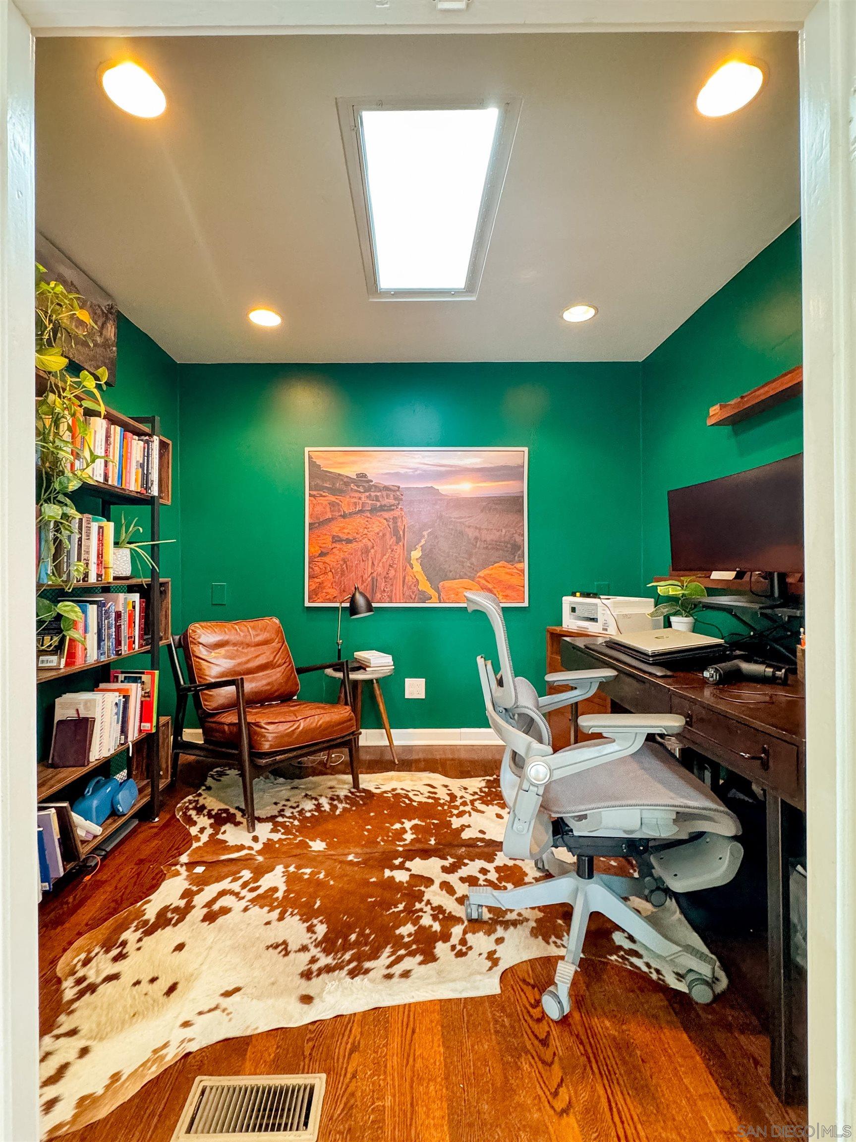 Detail Gallery Image 4 of 50 For 3044  Meadow Grove Dr, San Diego,  CA 92110 - 4 Beds | 3 Baths