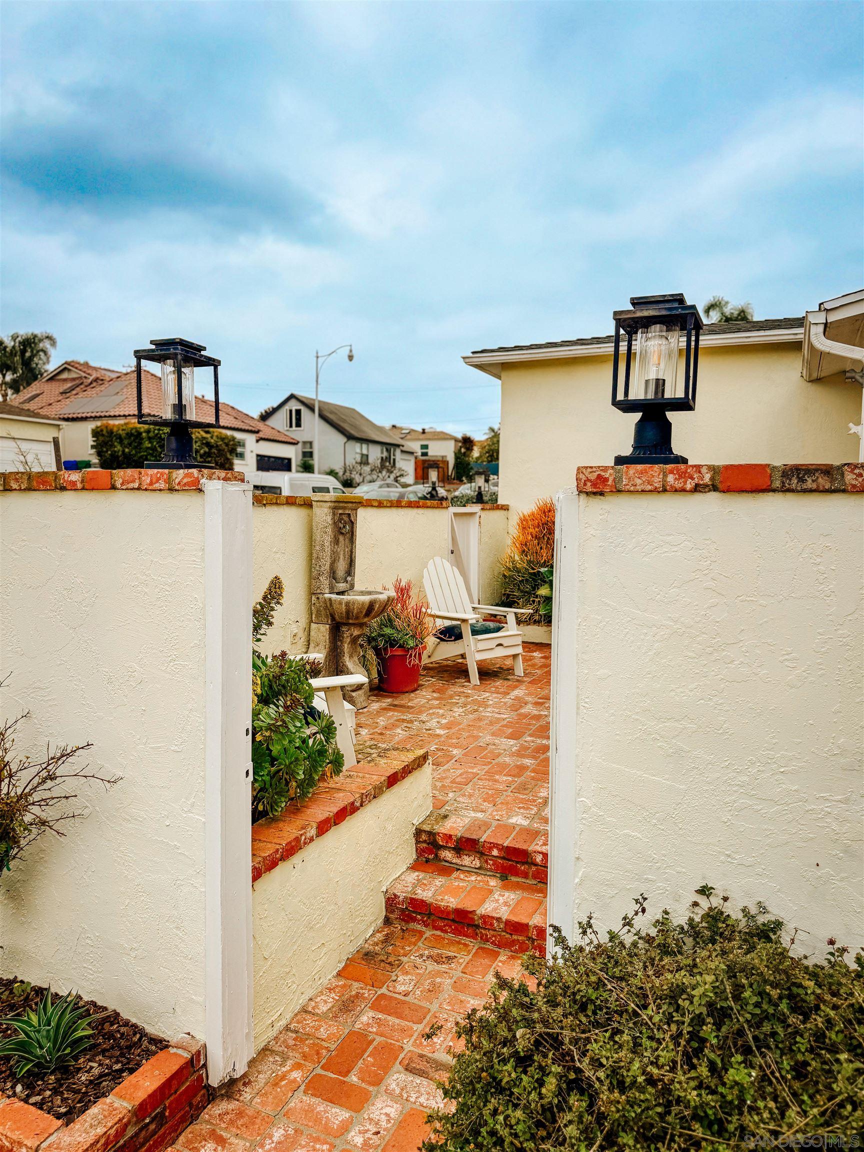 Detail Gallery Image 10 of 48 For 3044  Meadow Grove Dr, San Diego,  CA 92110 - 4 Beds | 3 Baths