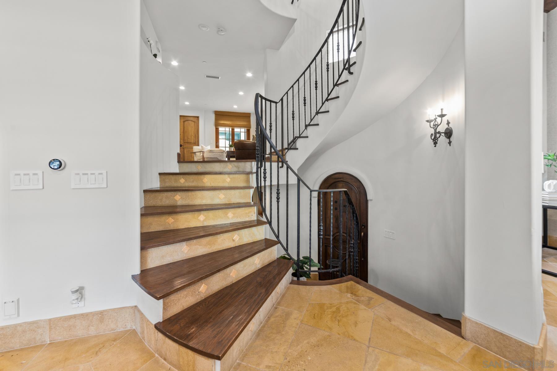 Detail Gallery Image 16 of 40 For 937  F Ave, Coronado,  CA 92118 - 3 Beds | 3/1 Baths