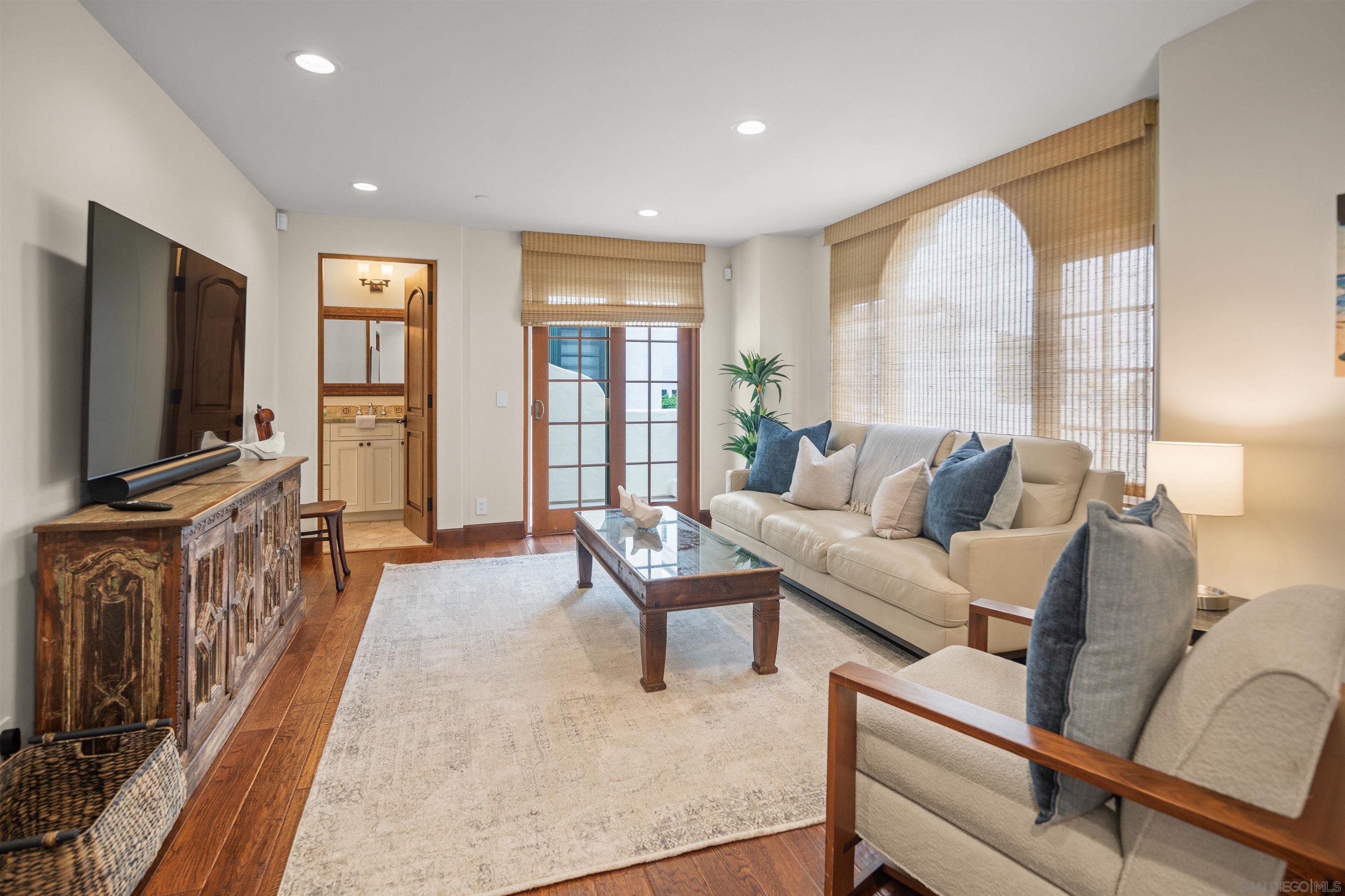 Detail Gallery Image 17 of 40 For 937  F Ave, Coronado,  CA 92118 - 3 Beds | 3/1 Baths