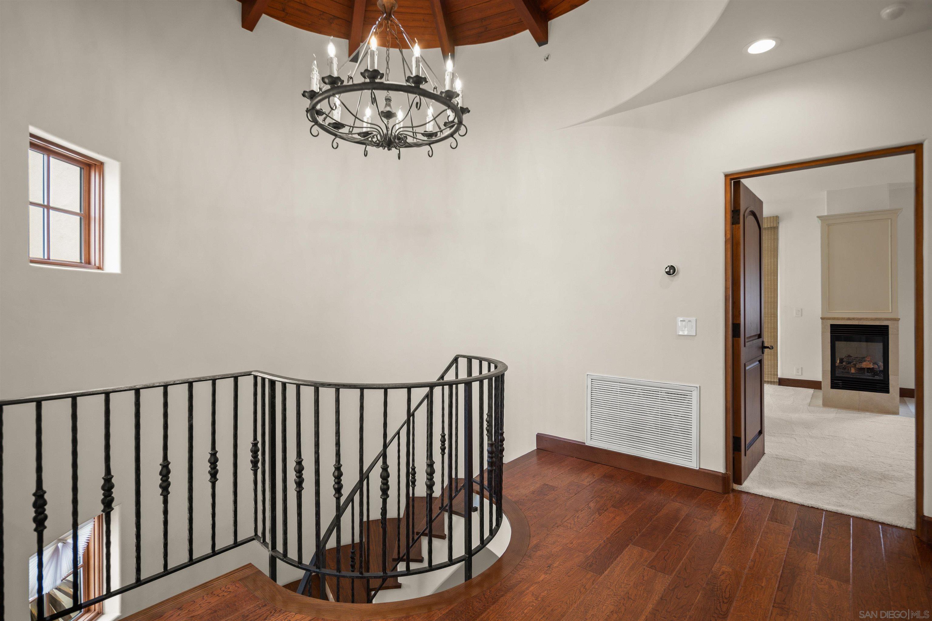 Detail Gallery Image 22 of 40 For 937  F Ave, Coronado,  CA 92118 - 3 Beds | 3/1 Baths