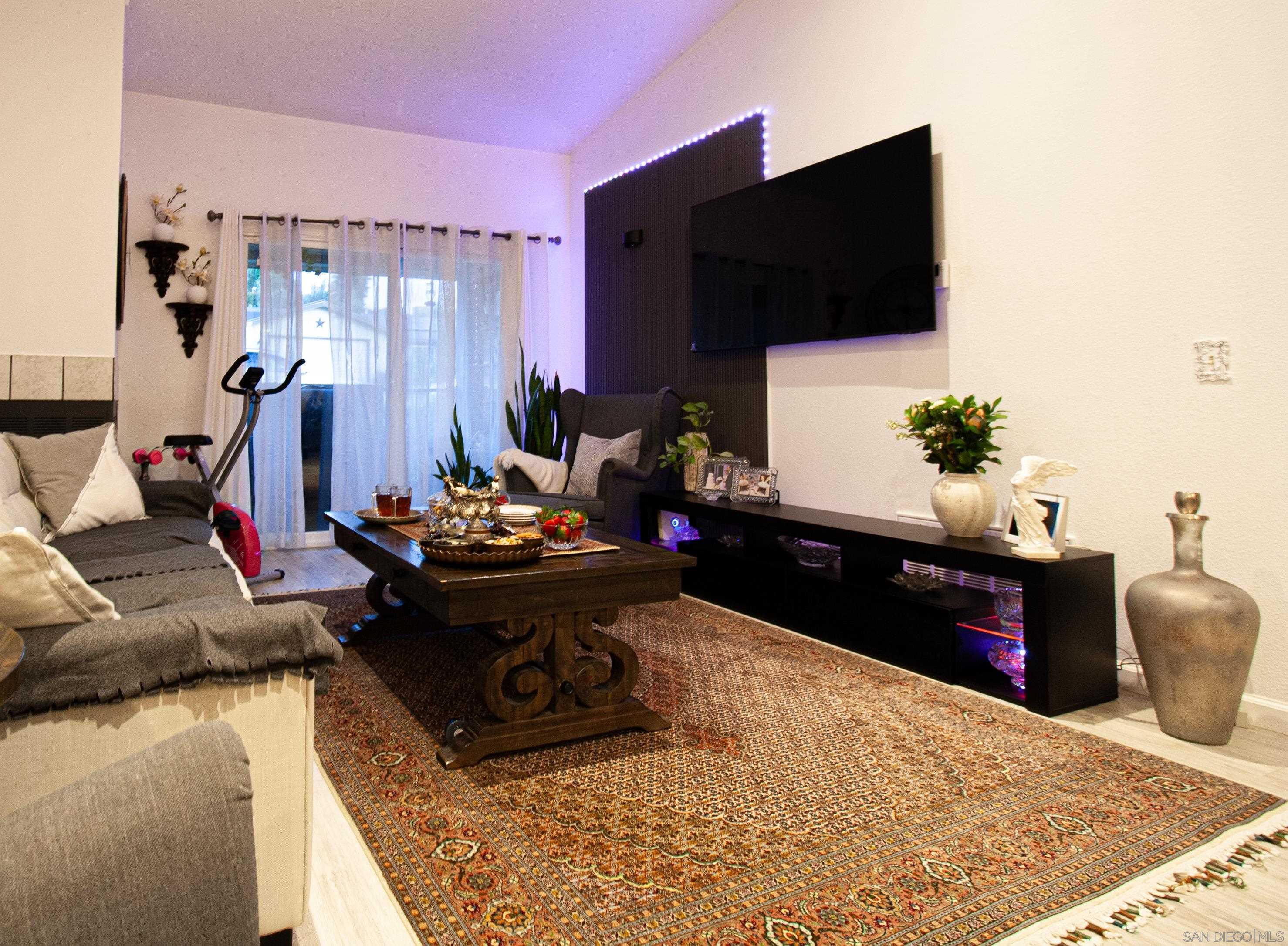 Detail Gallery Image 2 of 8 For 2425  Cranston Dr.  #219,  Escondido,  CA 92025 - 2 Beds | 2 Baths