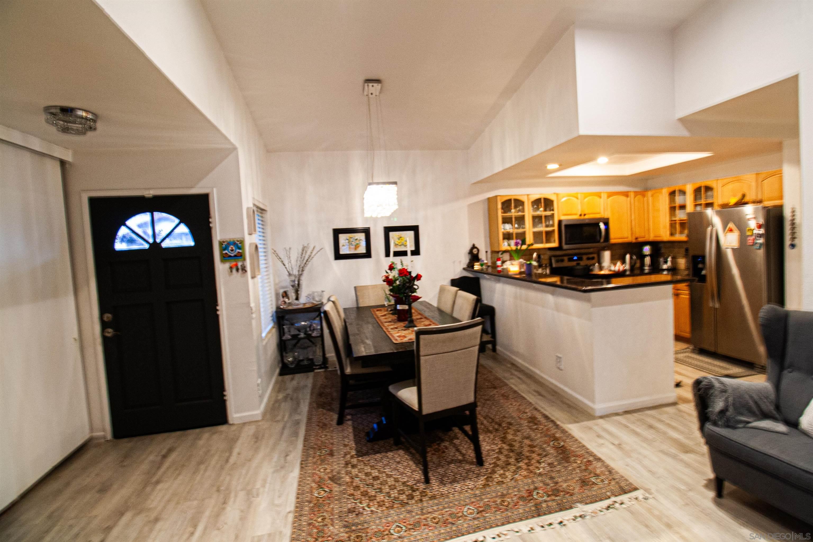 Detail Gallery Image 3 of 8 For 2425  Cranston Dr.  #219,  Escondido,  CA 92025 - 2 Beds | 2 Baths