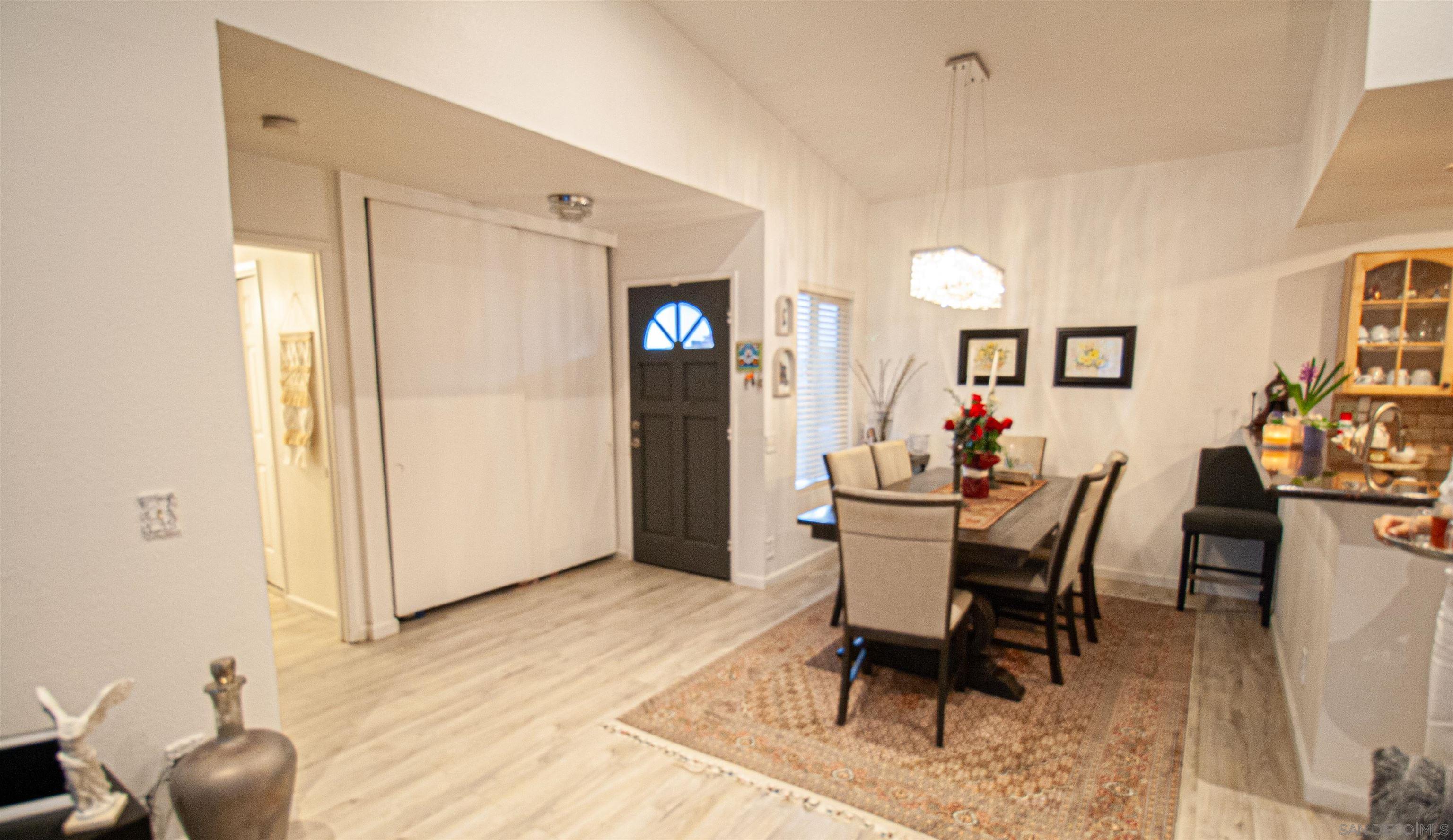 Detail Gallery Image 5 of 8 For 2425  Cranston Dr.  #219,  Escondido,  CA 92025 - 2 Beds | 2 Baths