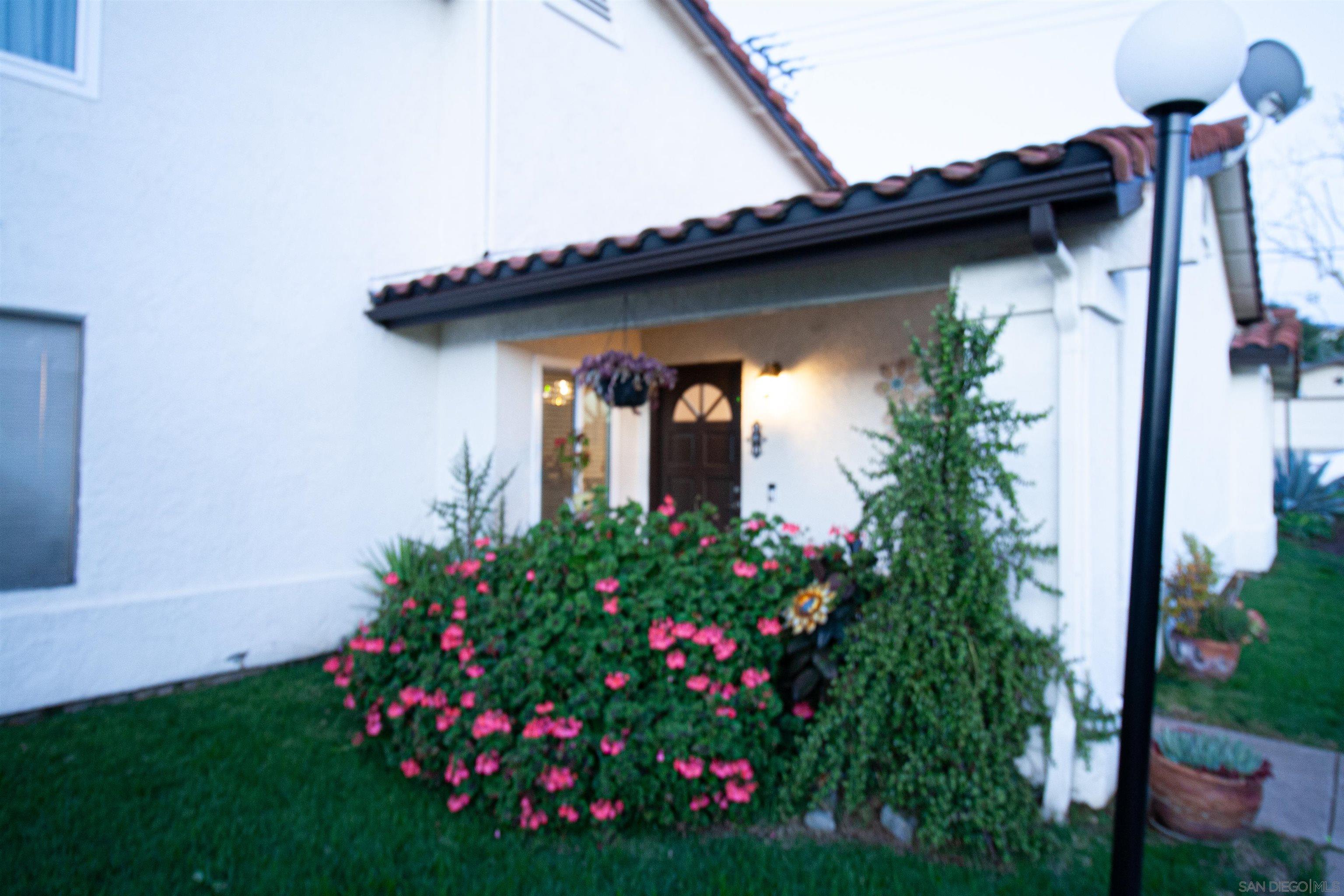 Detail Gallery Image 8 of 8 For 2425  Cranston Dr.  #219,  Escondido,  CA 92025 - 2 Beds | 2 Baths