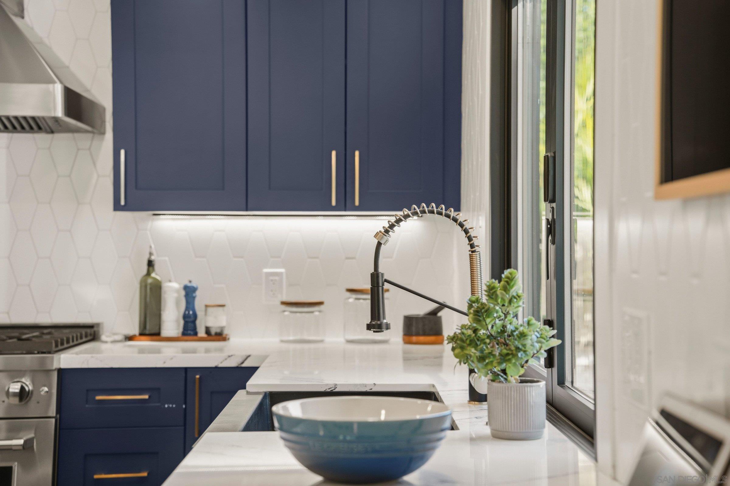 Detail Gallery Image 7 of 75 For 965  Home Ave, Carlsbad,  CA 92008 - 3 Beds | 3 Baths